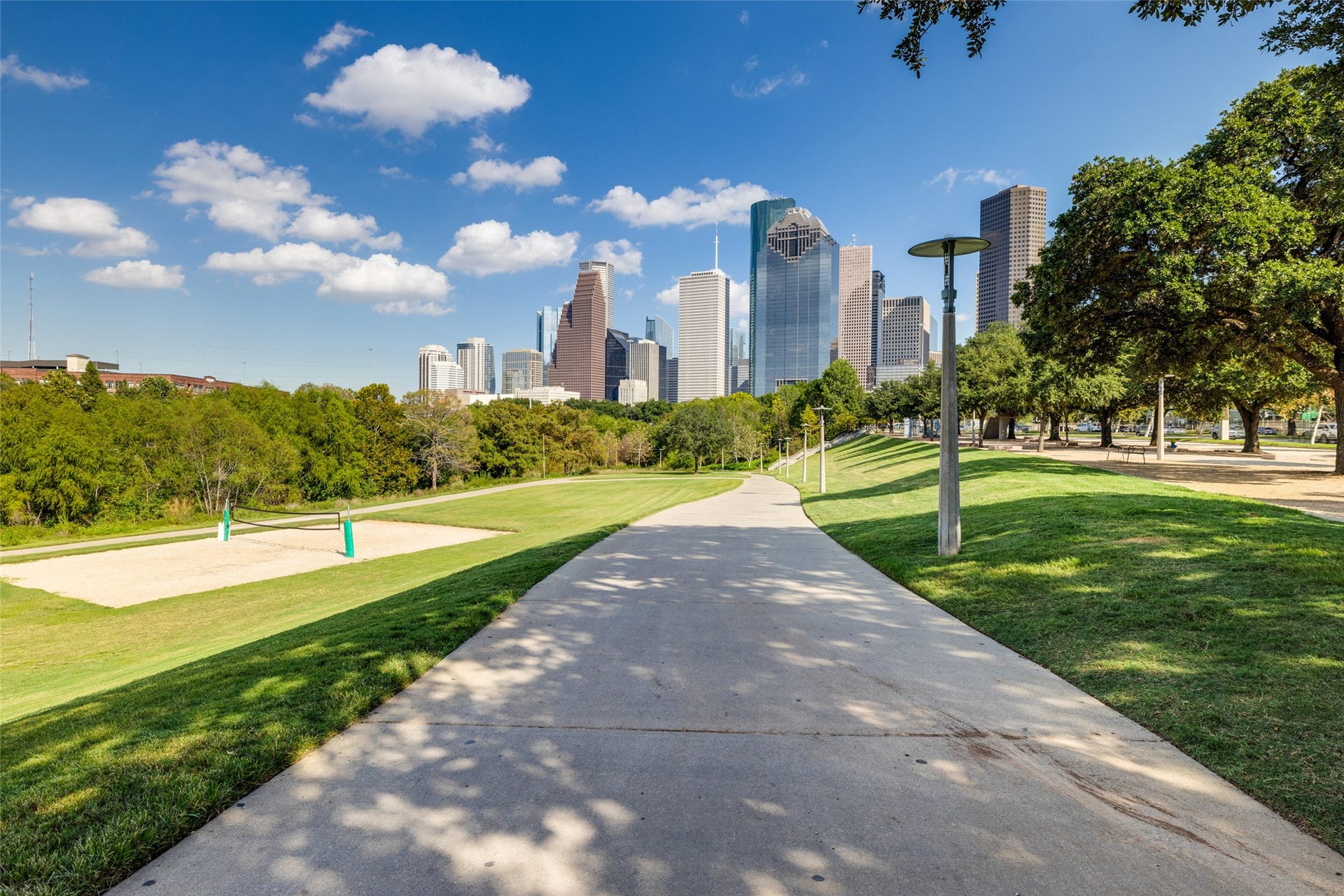 2014 Park Street, Houston, TX 77019 Short commute to Downtown Houston or Medical Center. Enjoy walking on Buffalo Bayou. Many great shops 7 restaurants near by to walk to
