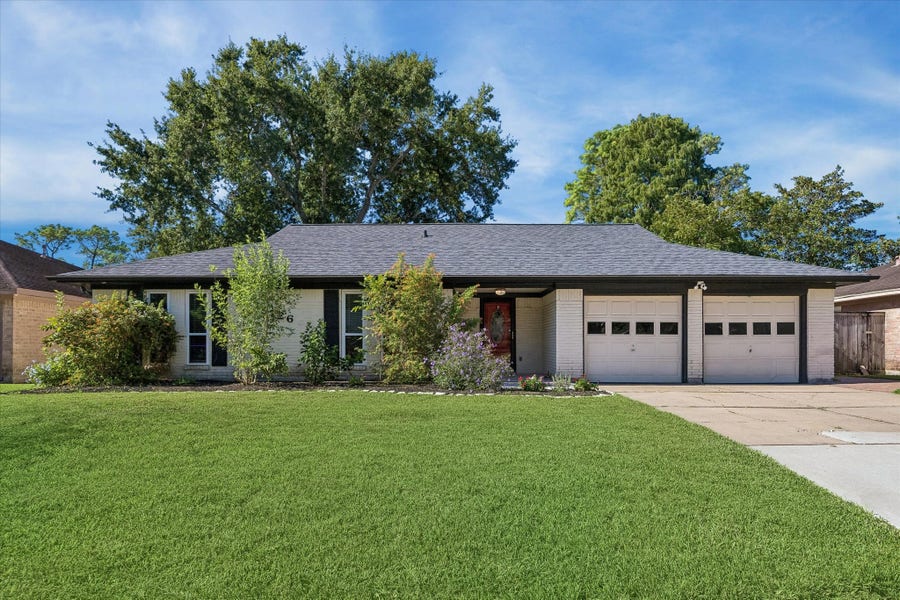 Property photo for 15726 Blackhawk Boulevard, Friendswood, TX