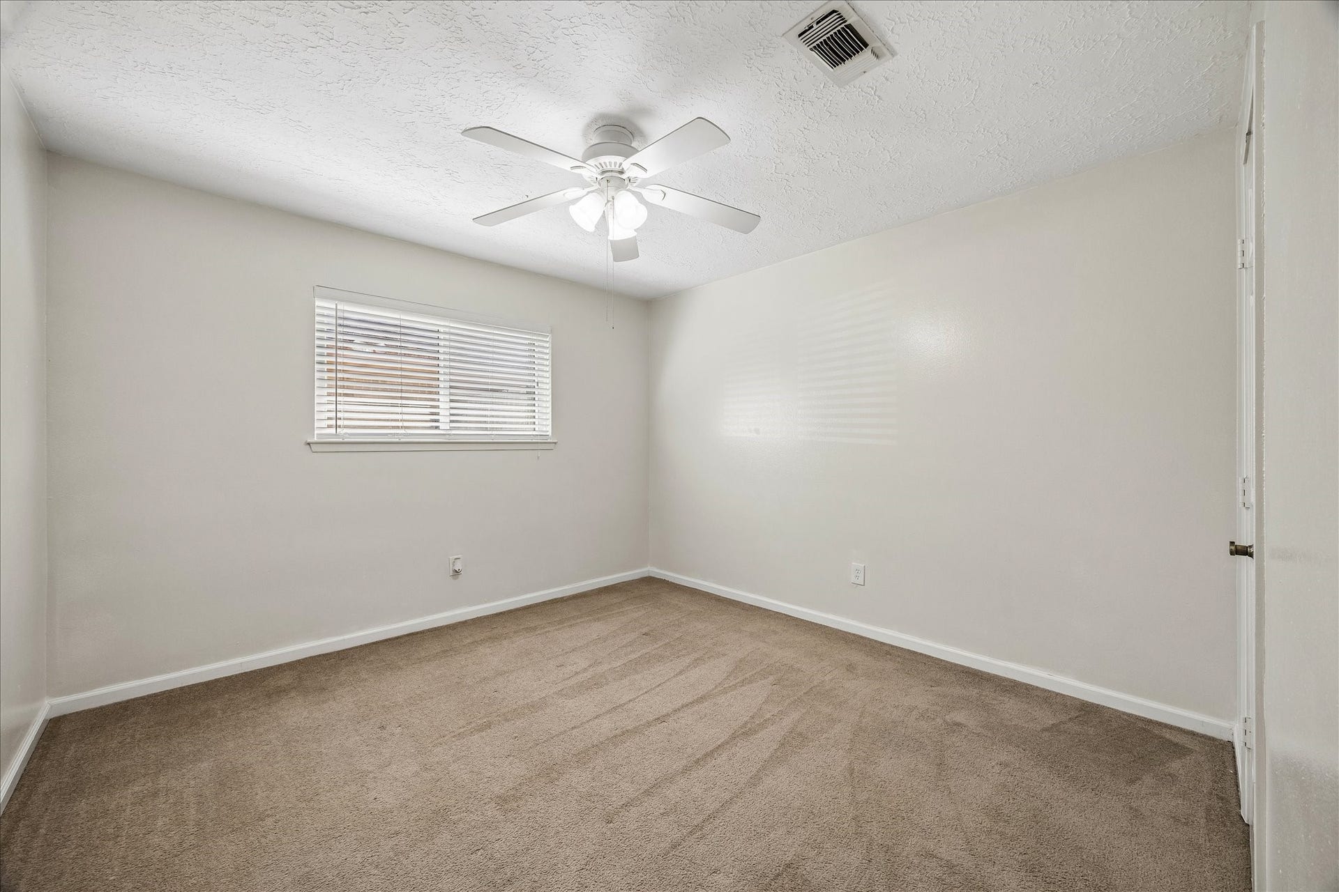 15726 Blackhawk Boulevard, Friendswood, TX 77546 Secondary bedroom.