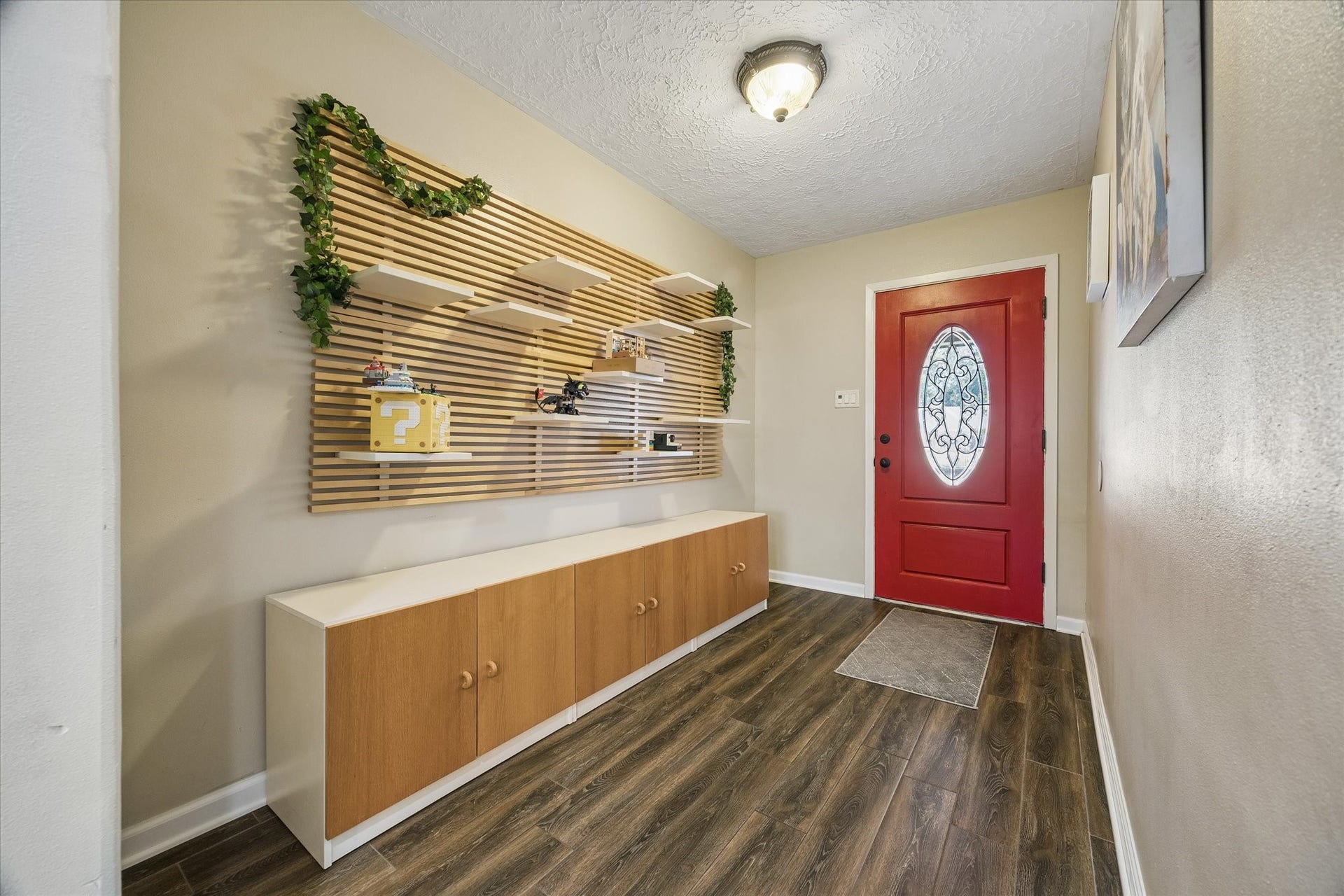 15726 Blackhawk Boulevard, Friendswood, TX 77546 Formal entry with great walls for art & laminate tile floor.