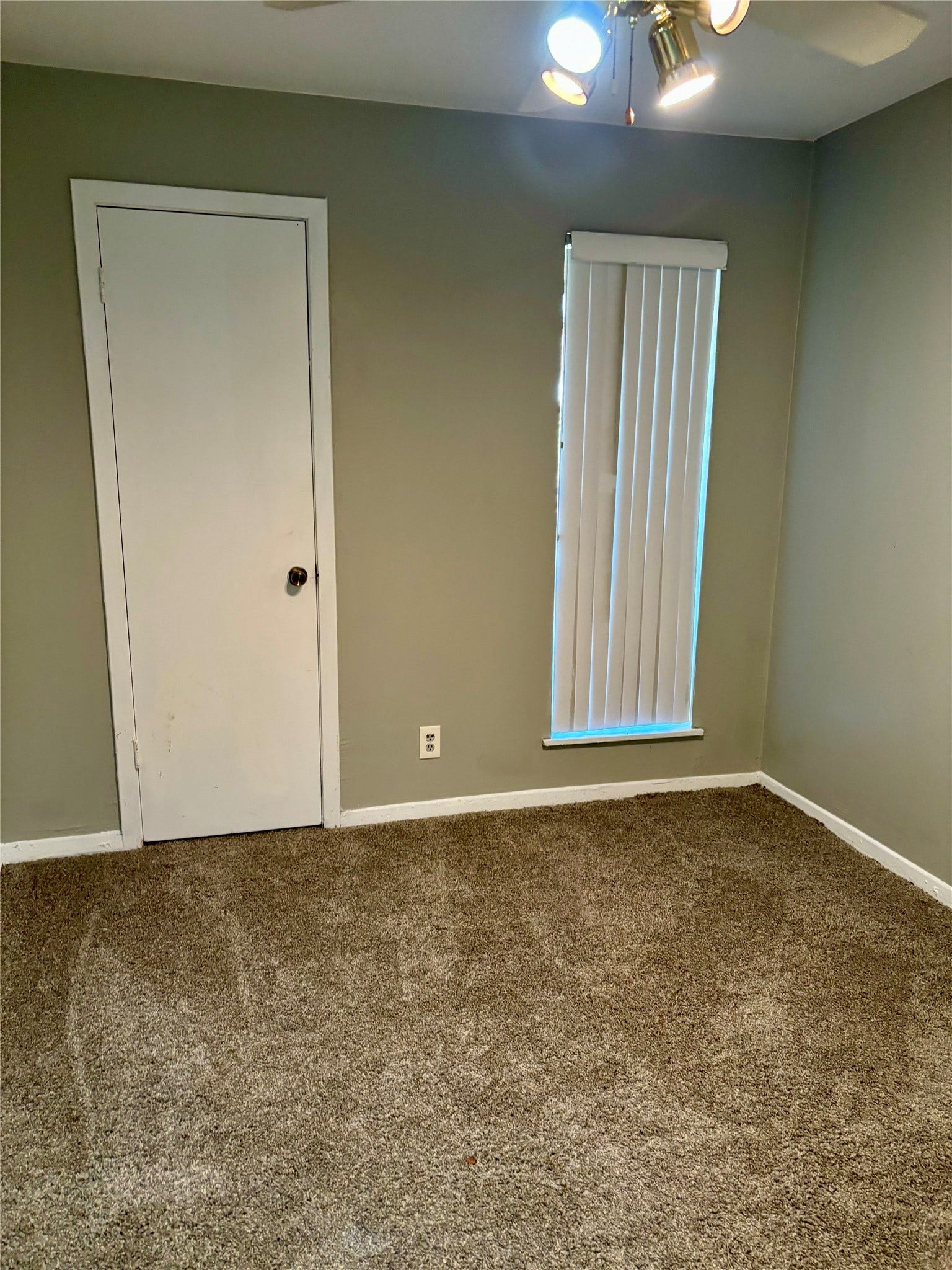 11119 Jutland Road, Houston, TX 77048 Bedroom