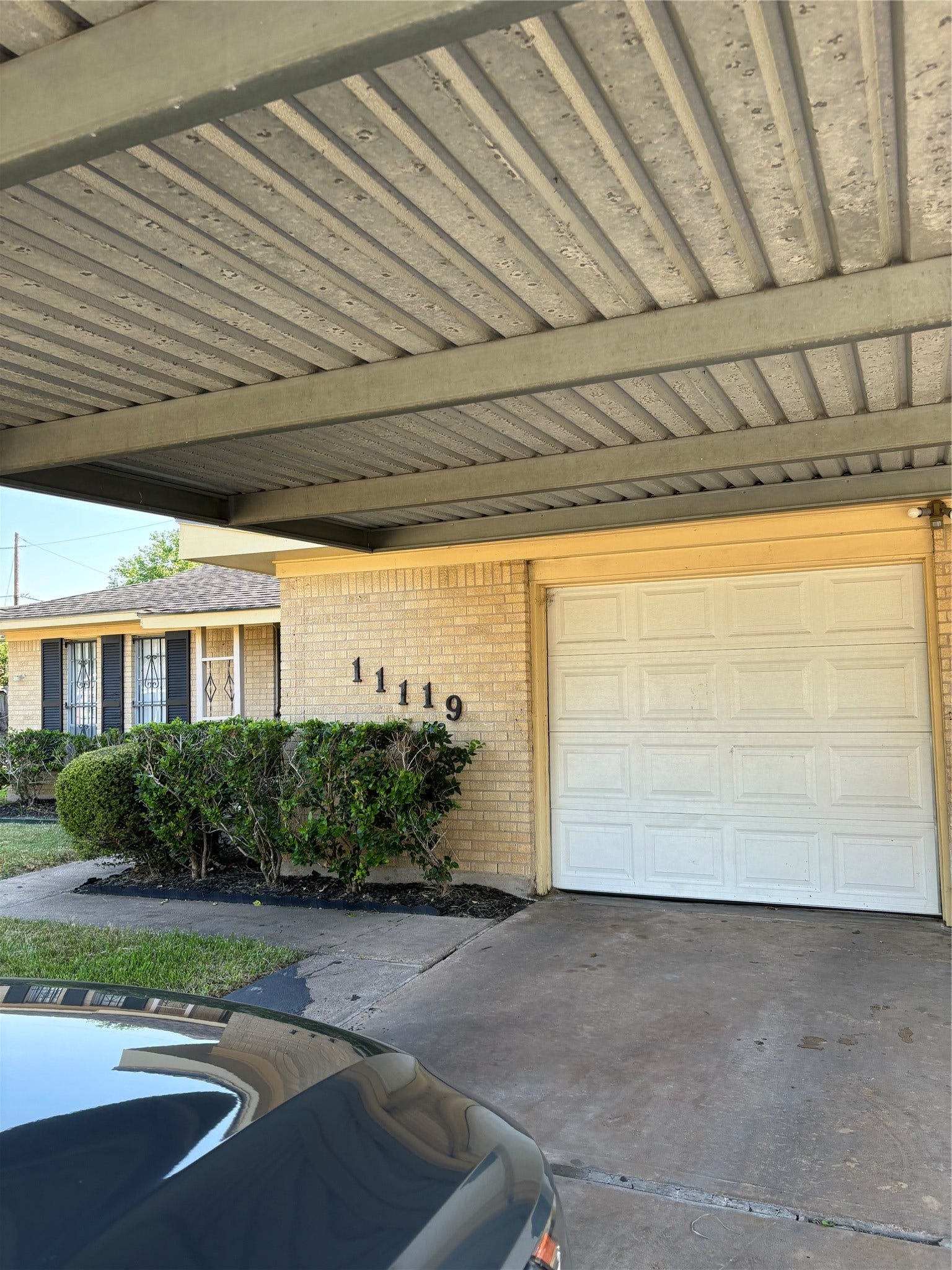11119 Jutland Road, Houston, TX 77048 Covered driveway