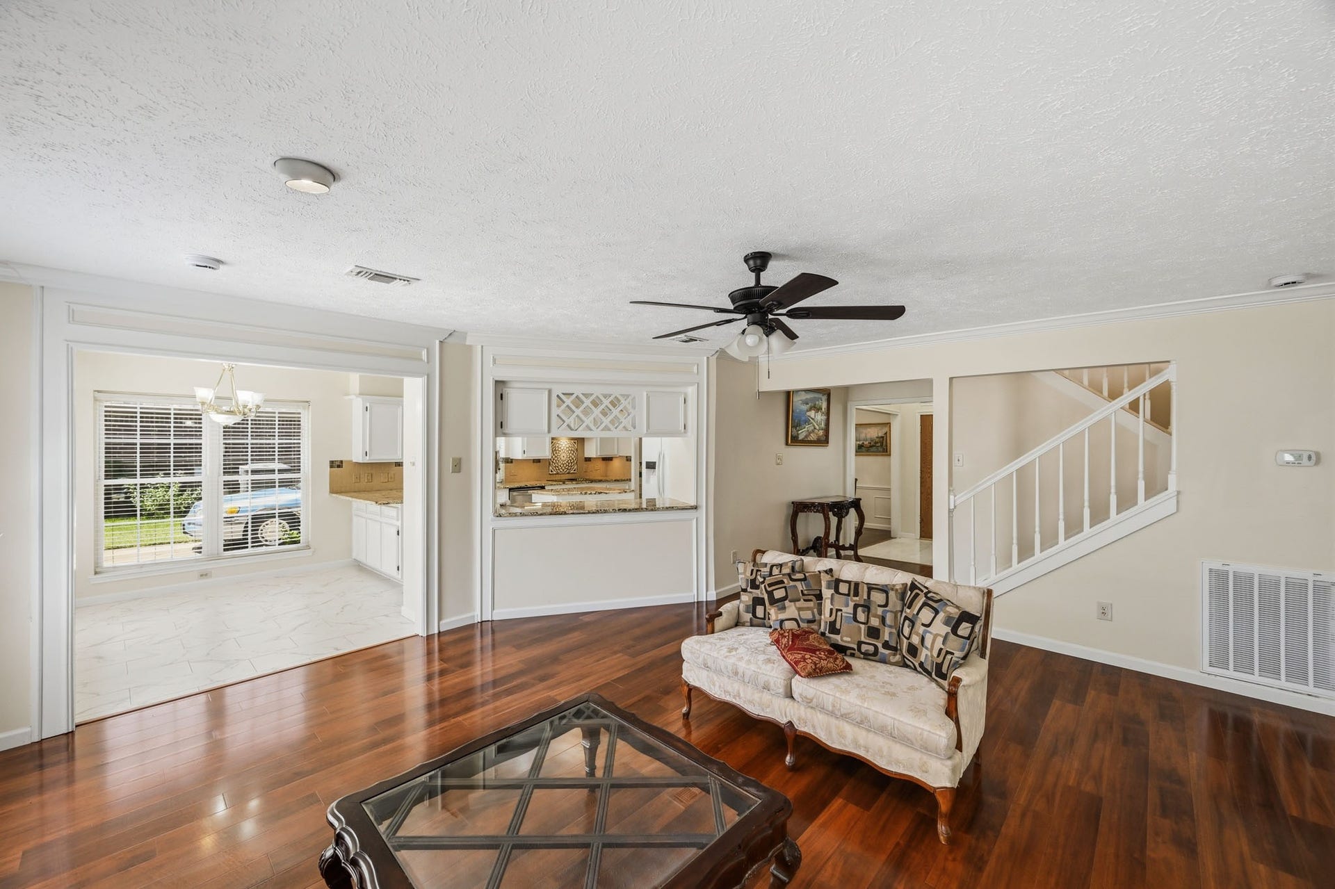 3926 Felicia Drive, Sugar Land, TX 77479 Open and inviting living space featuring hardwood floors, abundant natural light, and easy flow to the kitchen.