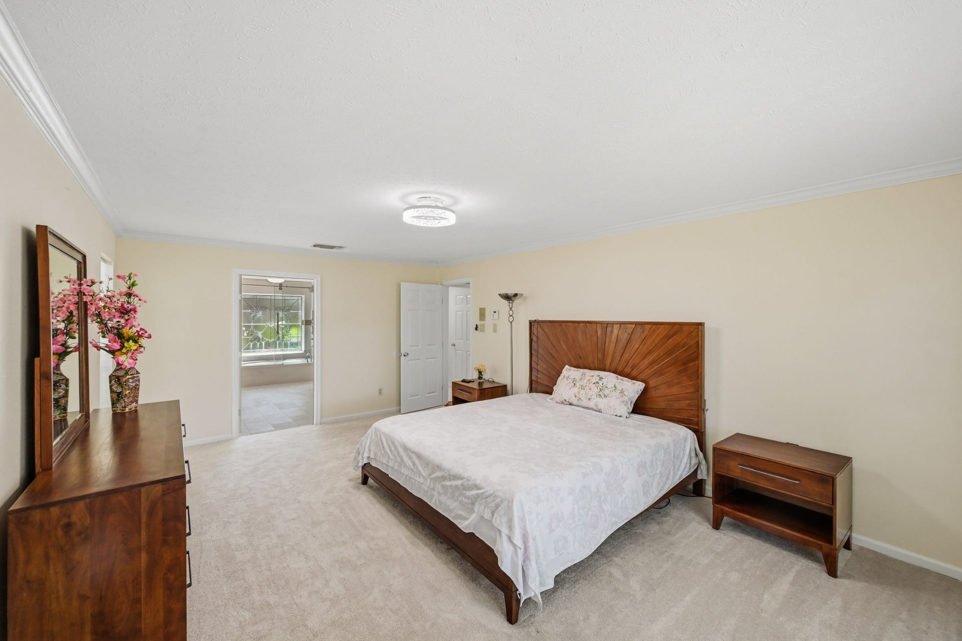3926 Felicia Drive, Sugar Land, TX 77479 Another view of the spacious primary suite with direct access to the primary bath.