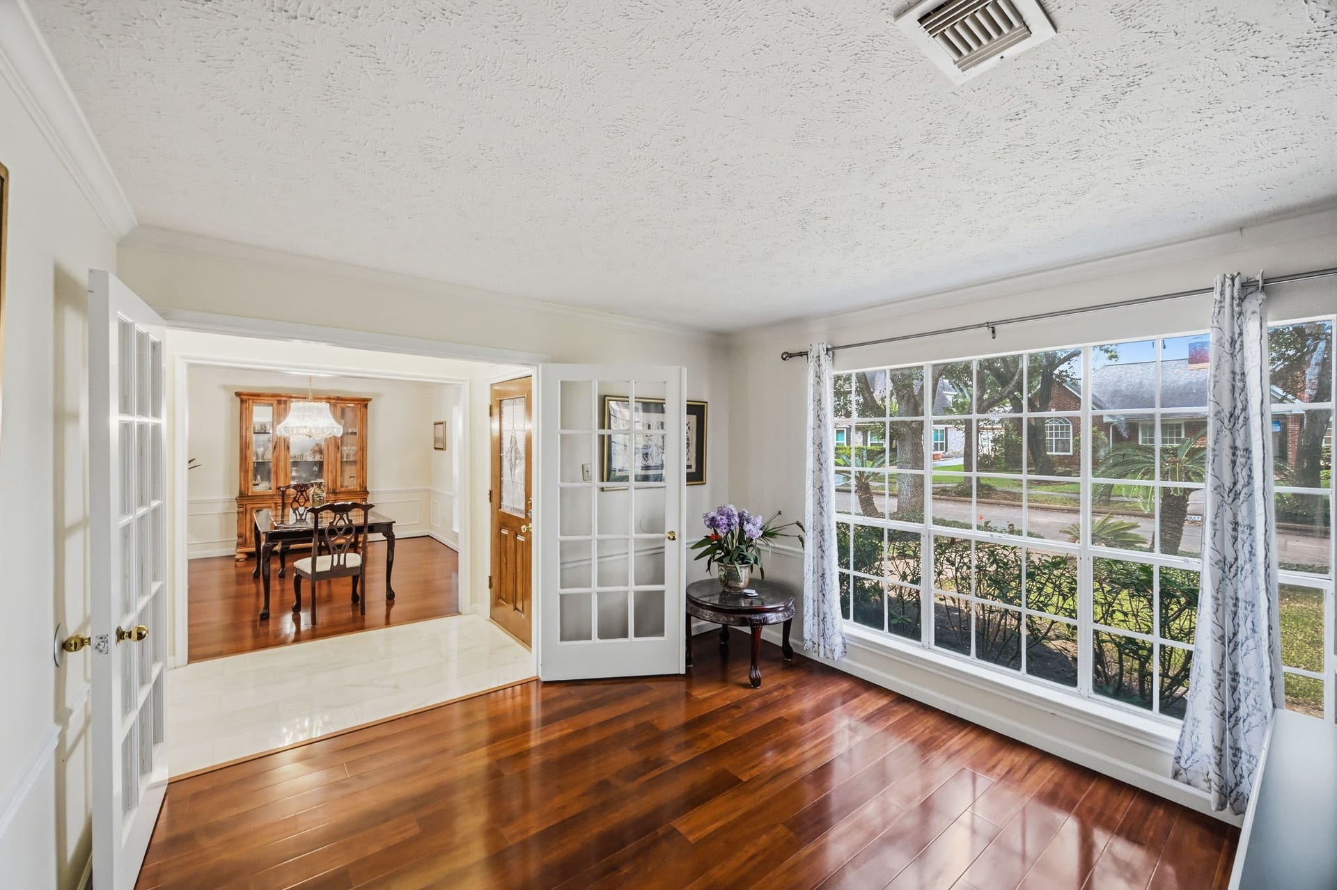 3926 Felicia Drive, Sugar Land, TX 77479 Dedicated study with hardwood floors, French doors and large front-facing window.