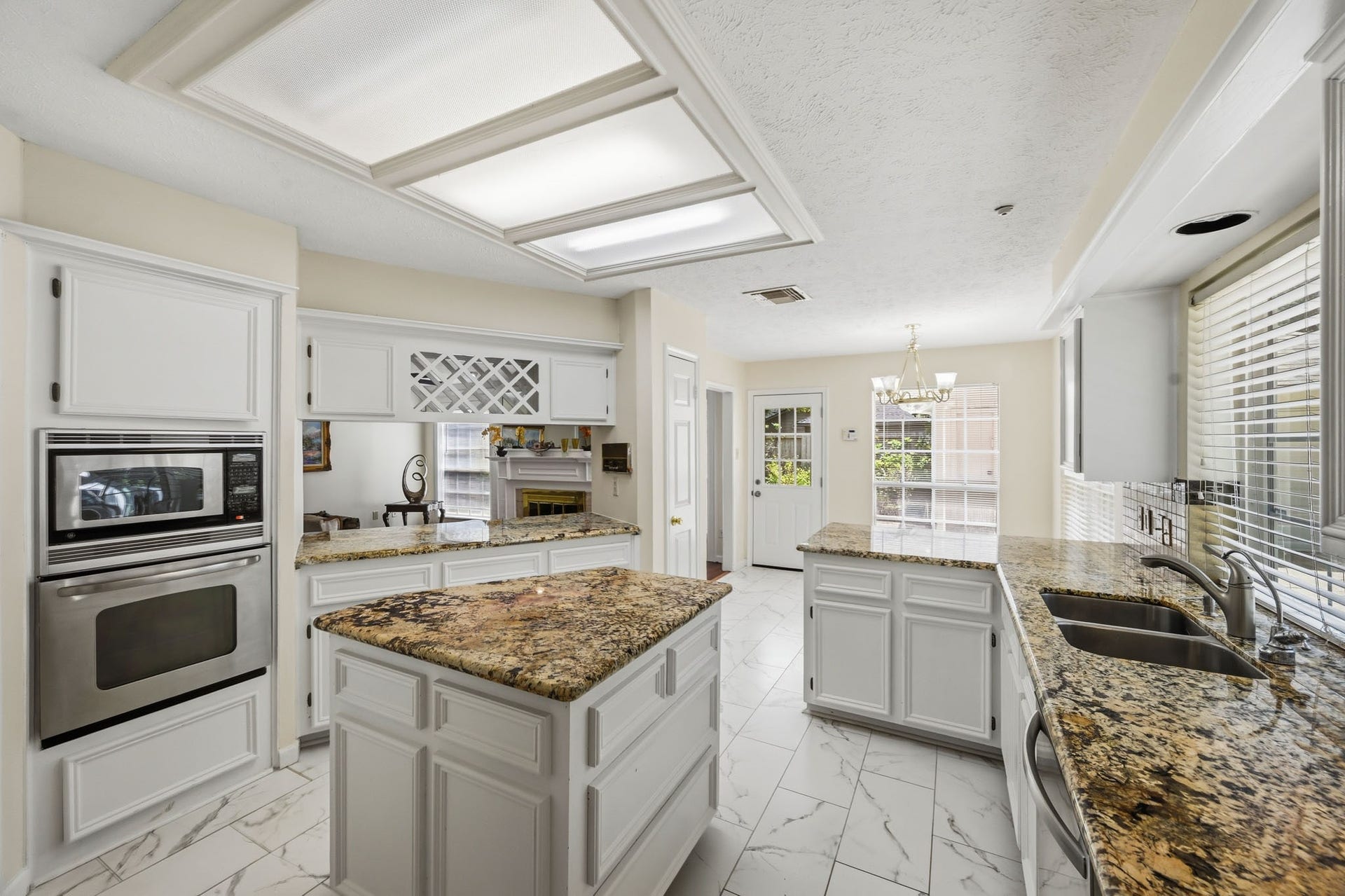 3926 Felicia Drive, Sugar Land, TX 77479 Well-appointed kitchen with center island, built-in appliances and plenty of workspace and storage.
