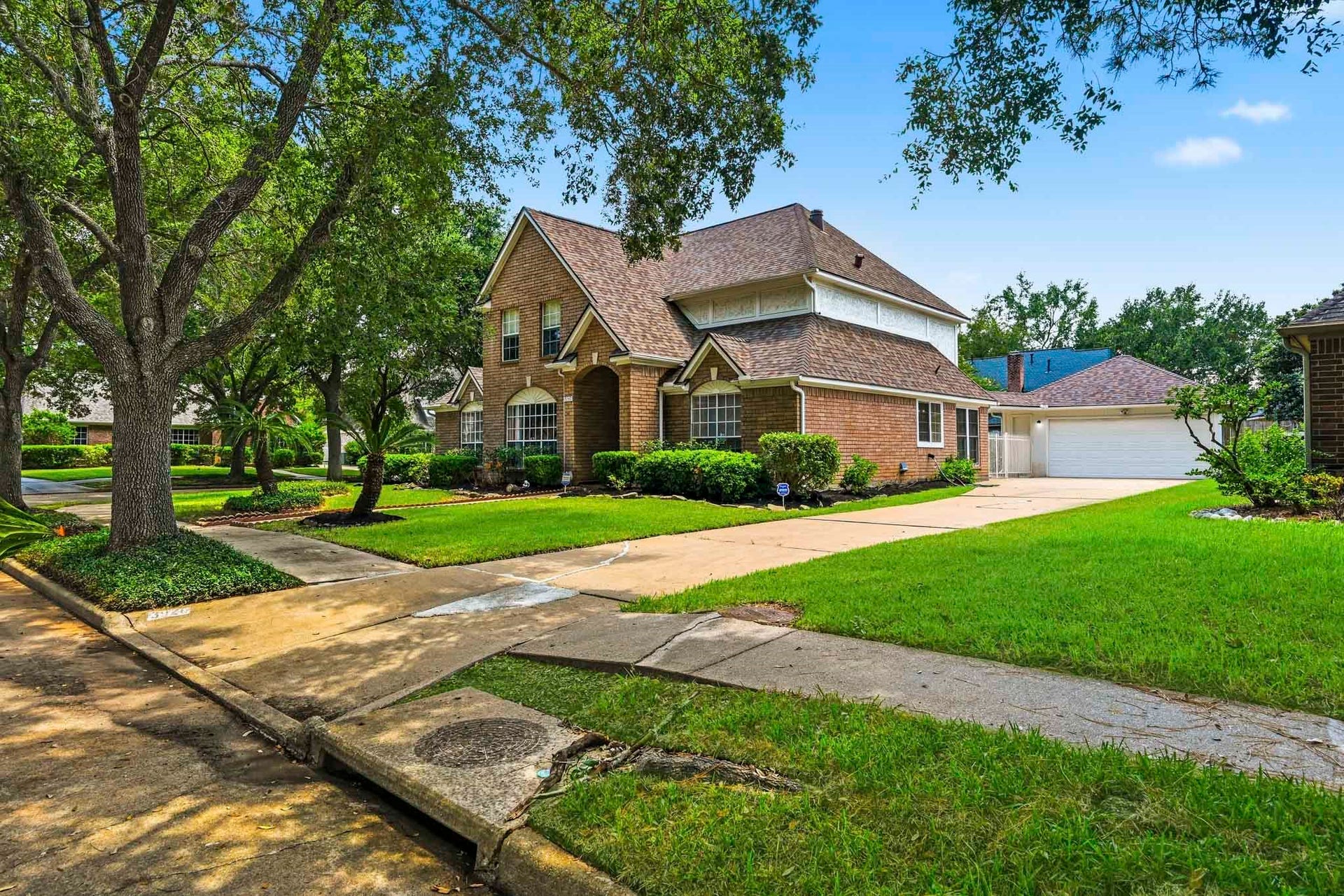3926 Felicia Drive, Sugar Land, TX 77479 Expansive corner lot with mature shade trees and plenty of green space.