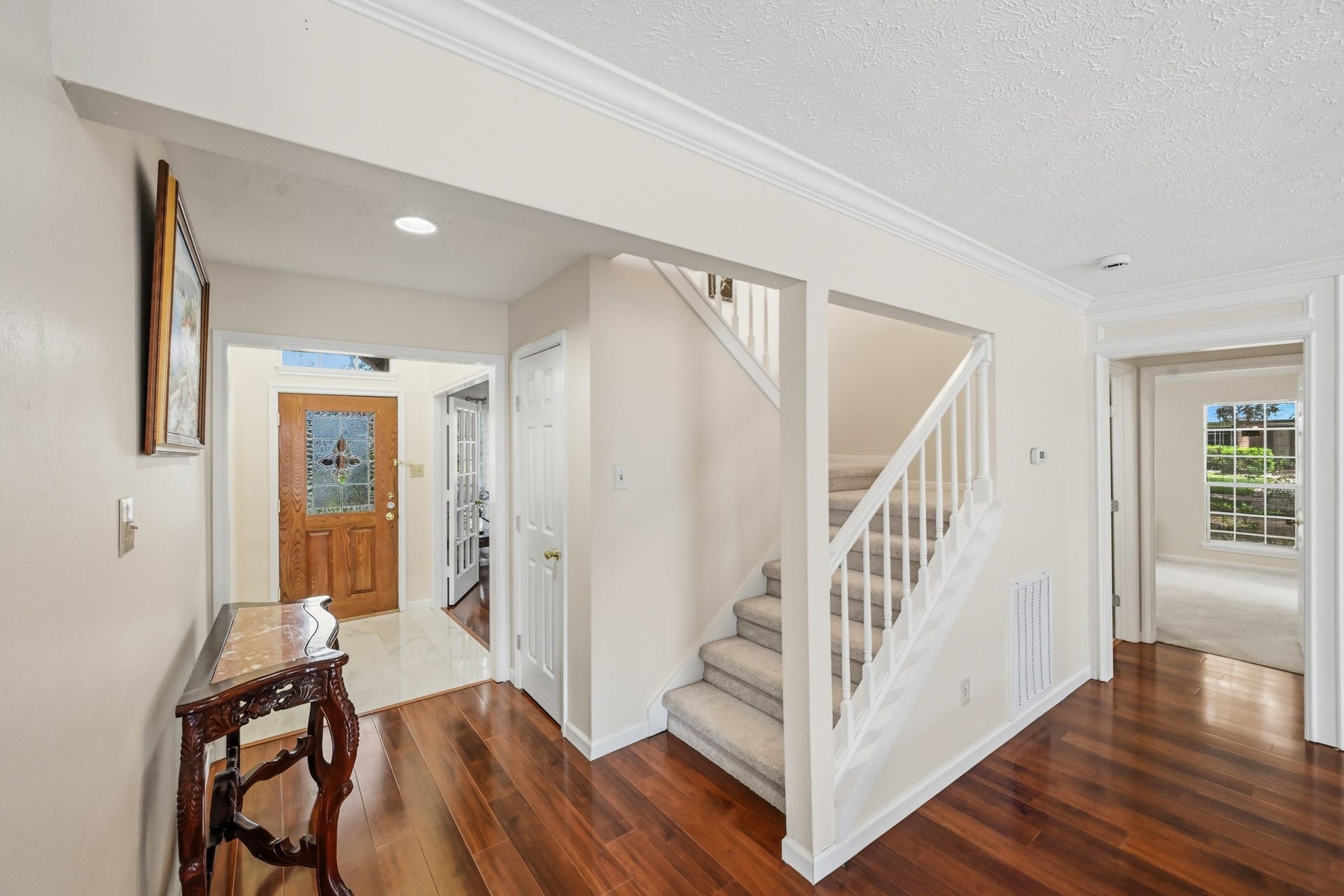 3926 Felicia Drive, Sugar Land, TX 77479 Bright foyer with hardwood flooring and easy access to the study, formal dining room, and staircase.
