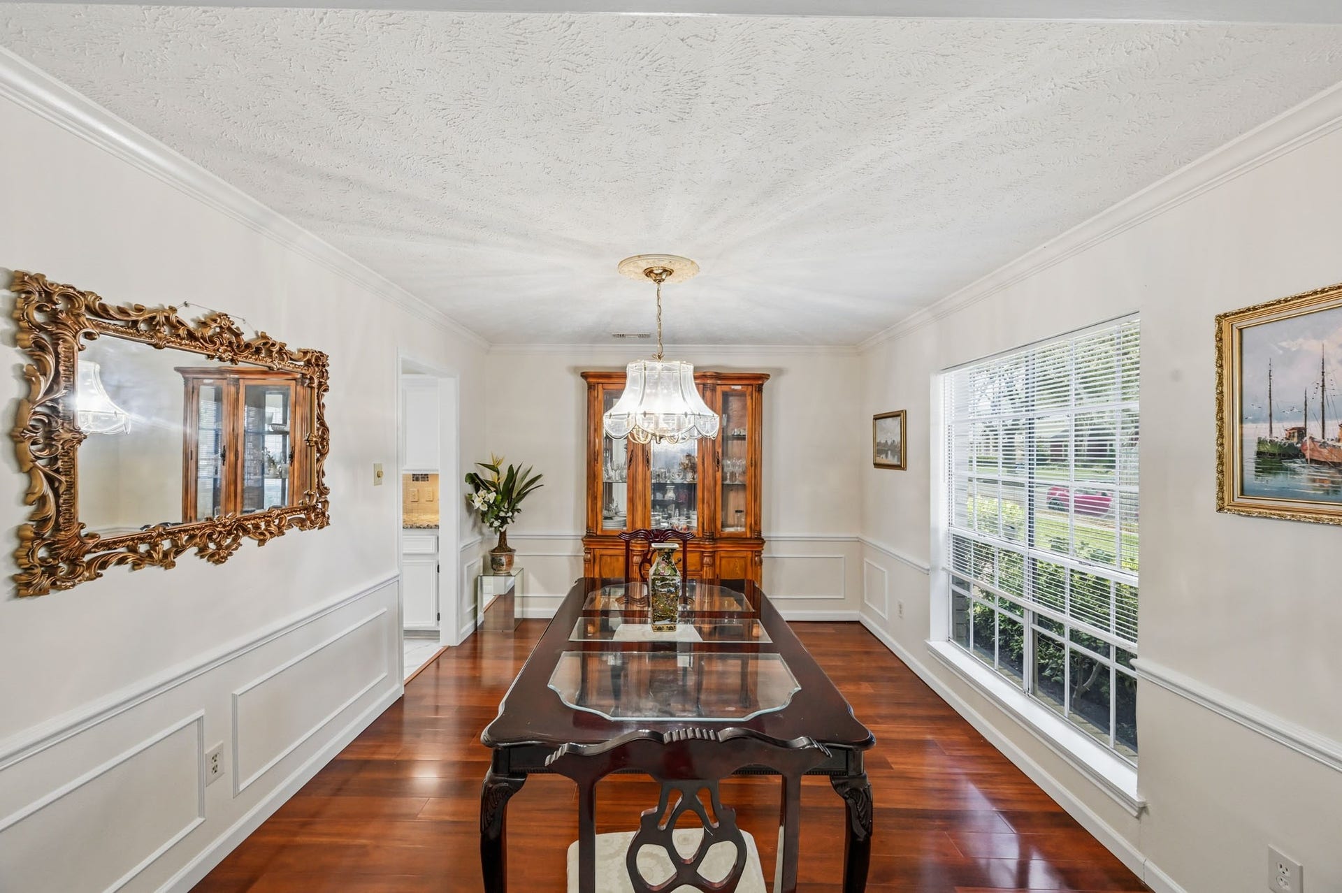 3926 Felicia Drive, Sugar Land, TX 77479 Formal dining room with a spacious layout and convenient connection to the adjoining kitchen.