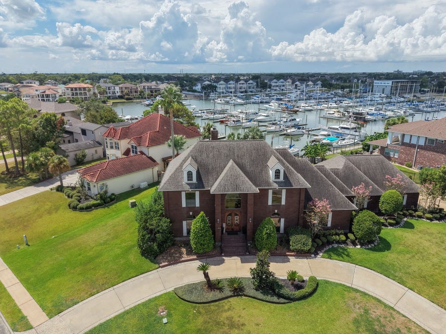 Property photo for 2207 Twin Oaks Boulevard, Kemah, TX
