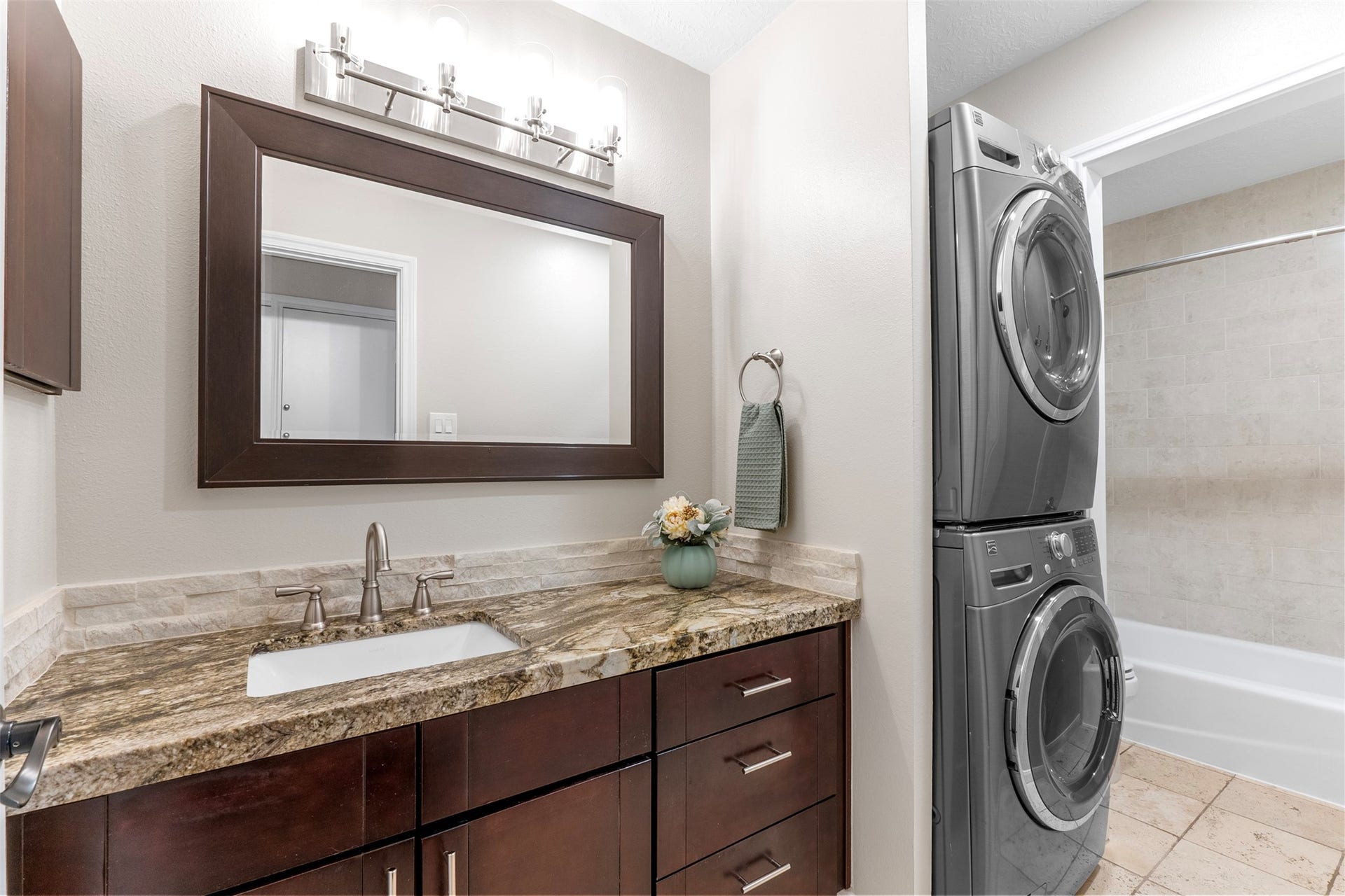 1100 Augusta Drive, #88, Houston, TX 77057 1100 Augusta Drive, #88, Houston, TX 77057