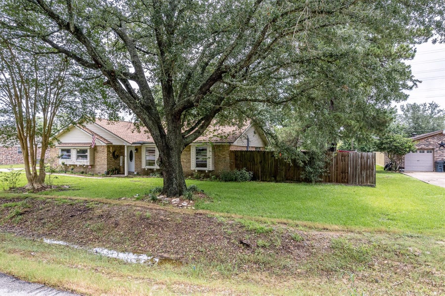 Property photo for 5814 Russell Lane, Baytown, TX
