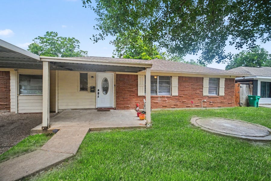 Property photo for 2121 Hickory Lane, Pasadena, TX