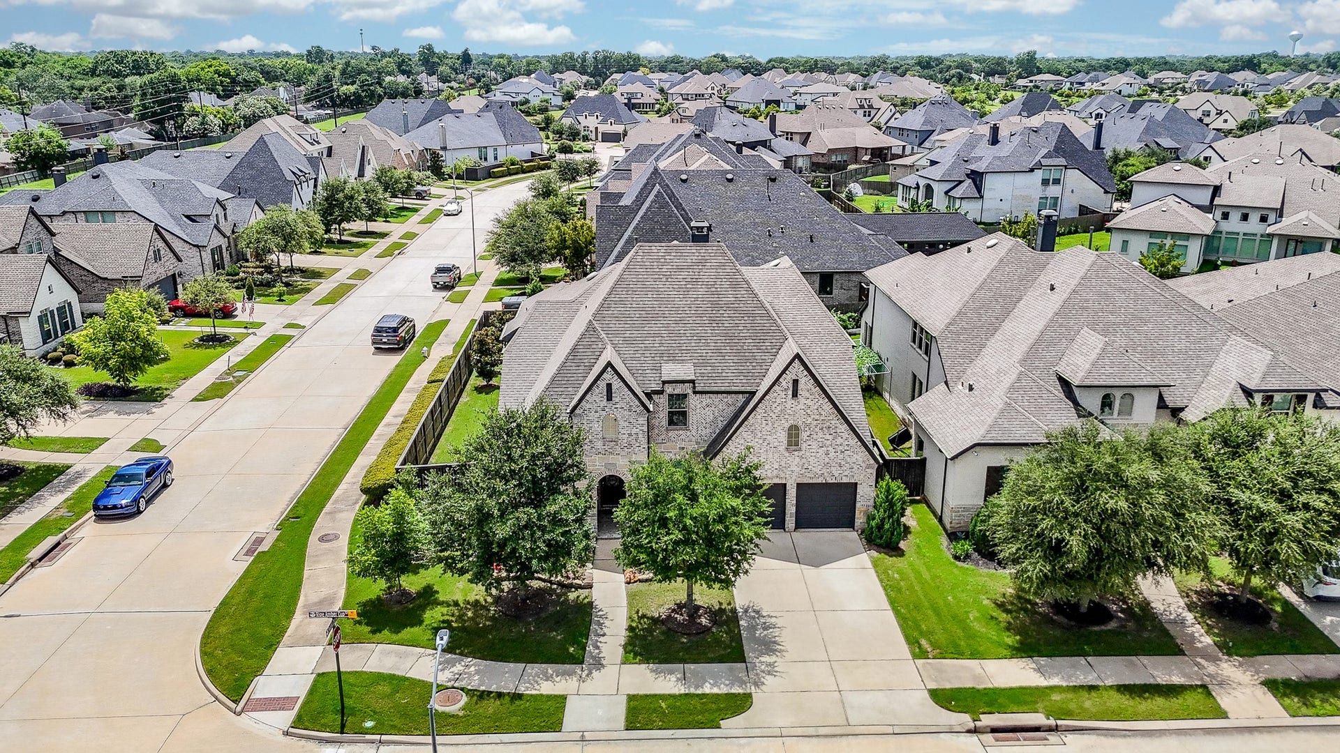 2703 Ripe Amber Cup Court, Richmond, TX 77406 Aerial view highlights the corner lot position, neighborhood layout and proximity to the cul-de-sac street.