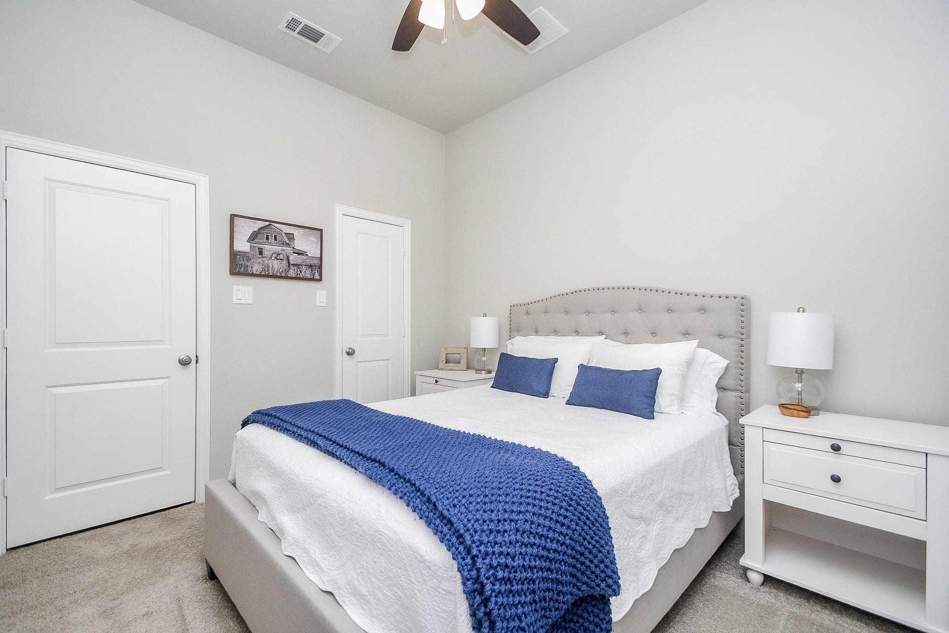 2703 Ripe Amber Cup Court, Richmond, TX 77406 First-floor secondary bedroom with closet access and a full bath located just outside the hallway. This would make a great guest room.