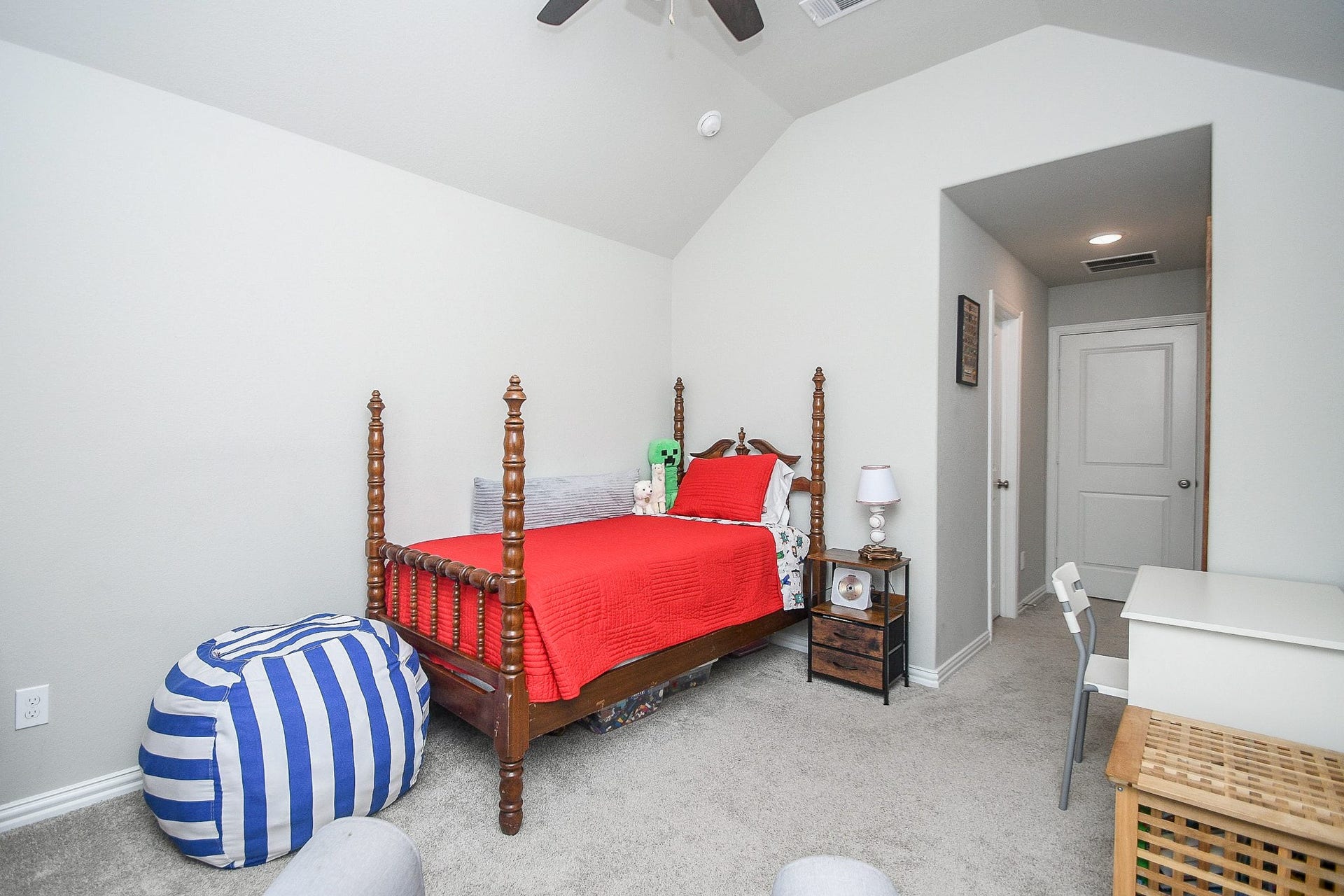 2703 Ripe Amber Cup Court, Richmond, TX 77406 Secondary bedroom located upstairs near the game room, with direct access to the shared full bath.