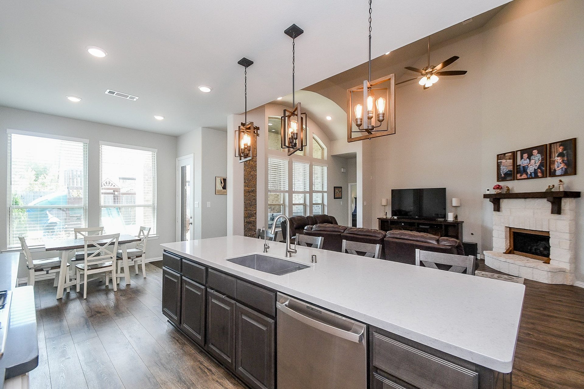 2703 Ripe Amber Cup Court, Richmond, TX 77406 Kitchen and breakfast area overlook the backyard, with the island positioned between the cooking space and family room.