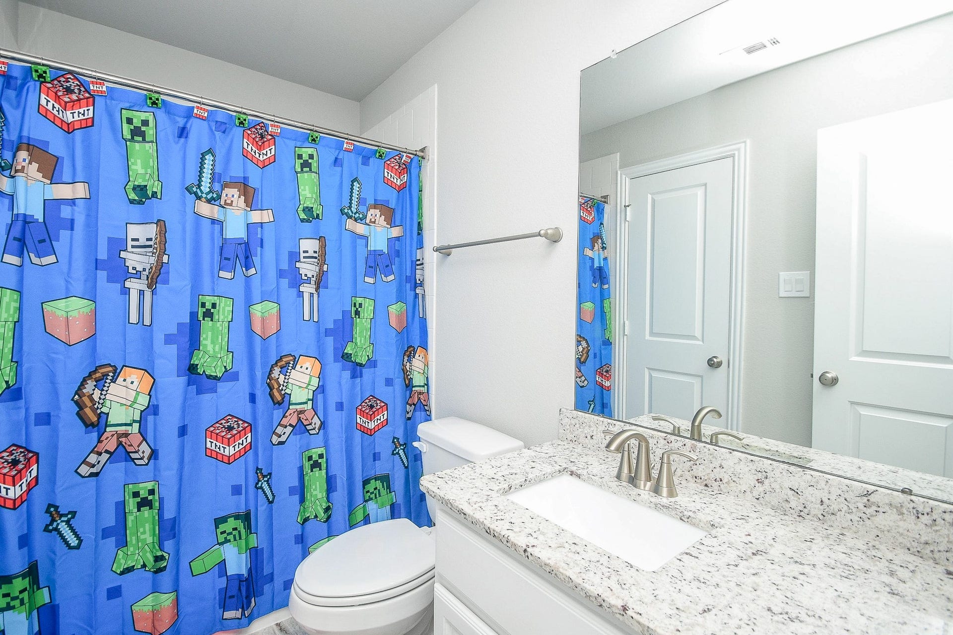 2703 Ripe Amber Cup Court, Richmond, TX 77406 Full bath accessible from both the upstairs bedroom and the hallway near the game room.