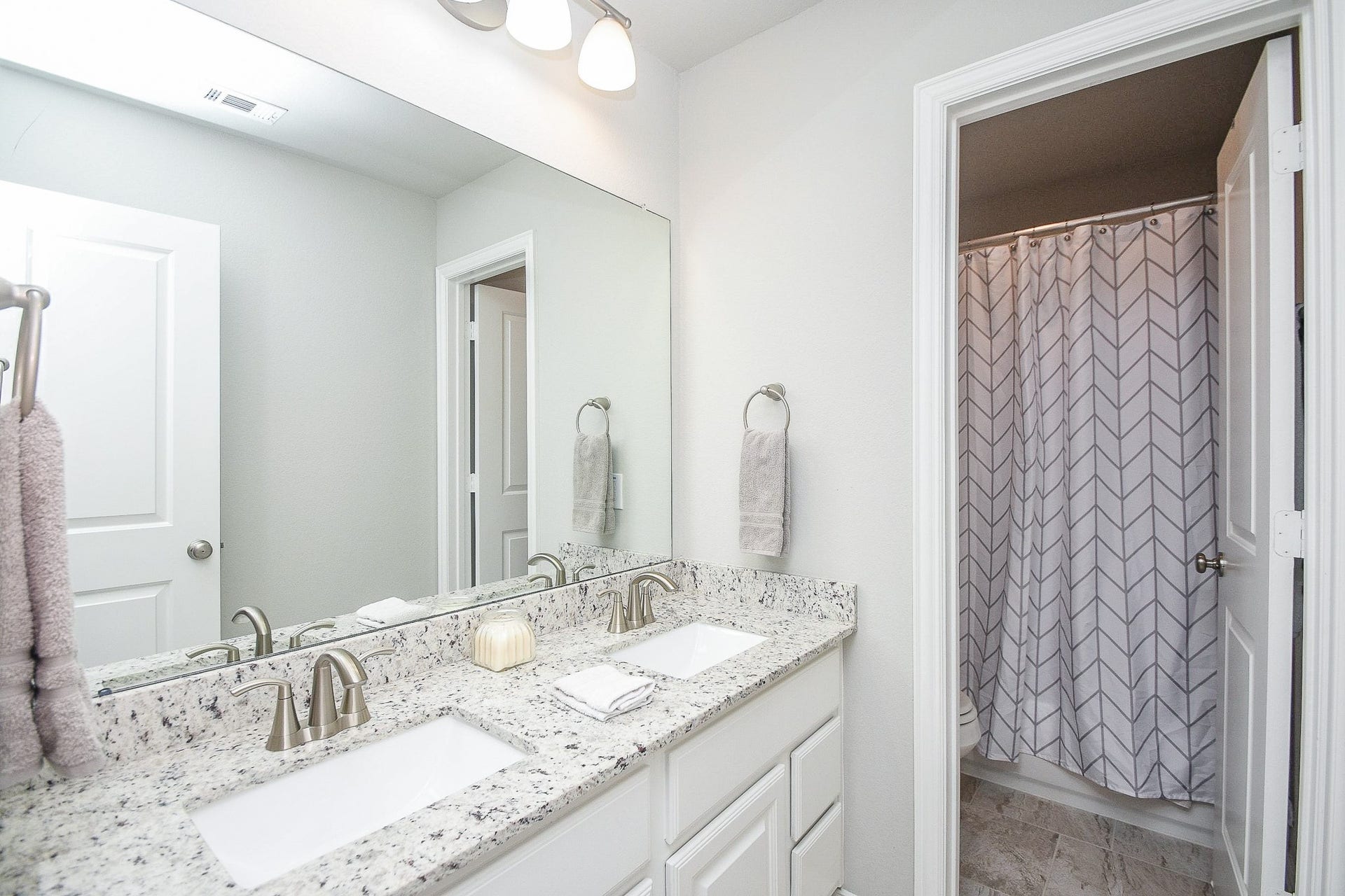 2703 Ripe Amber Cup Court, Richmond, TX 77406 Second upstairs full bath with dual sinks, granite countertop and separate tub/shower area.