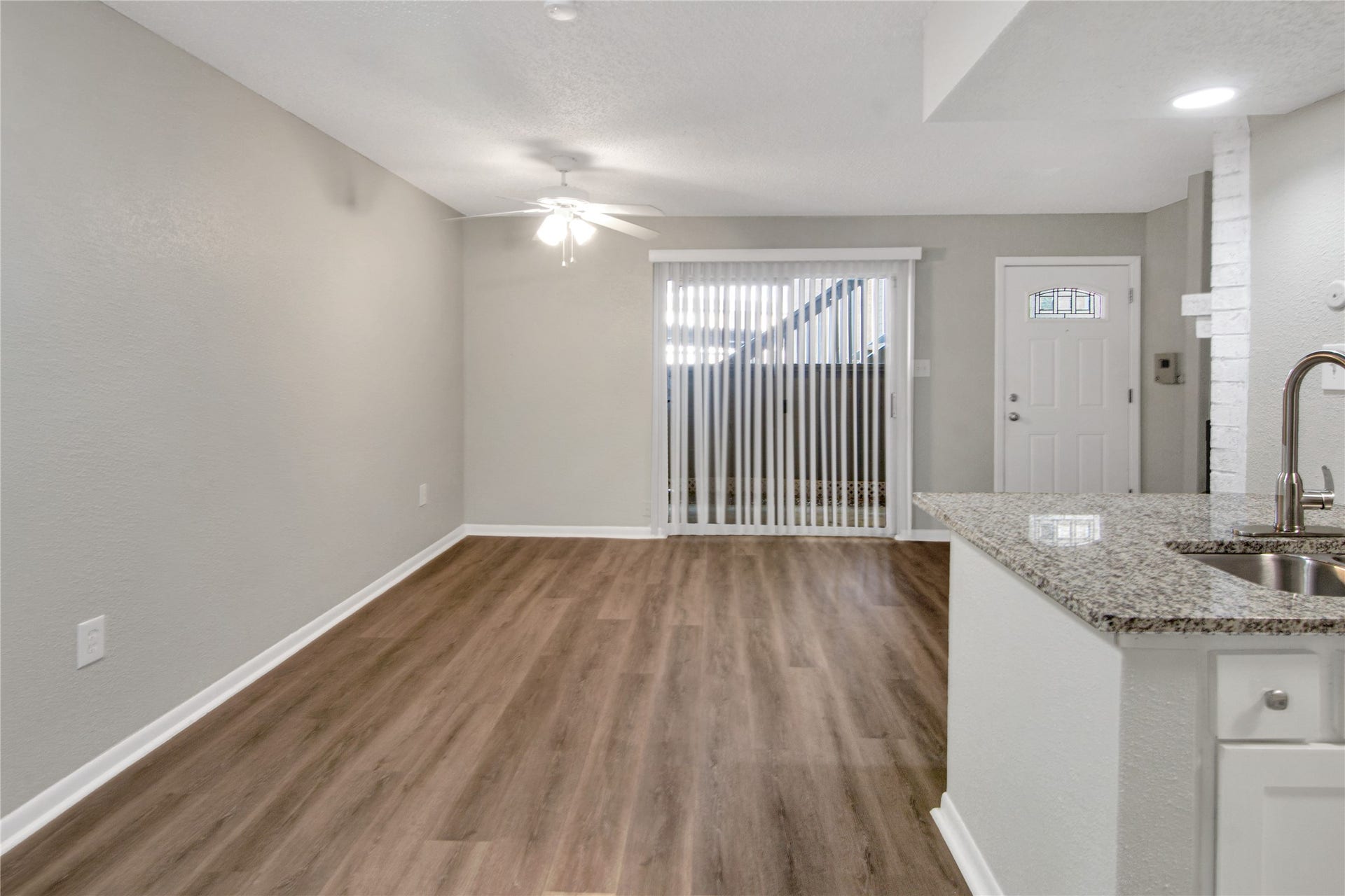 260 El Dorado Boulevard, #1105, Houston, TX 77598 Living room