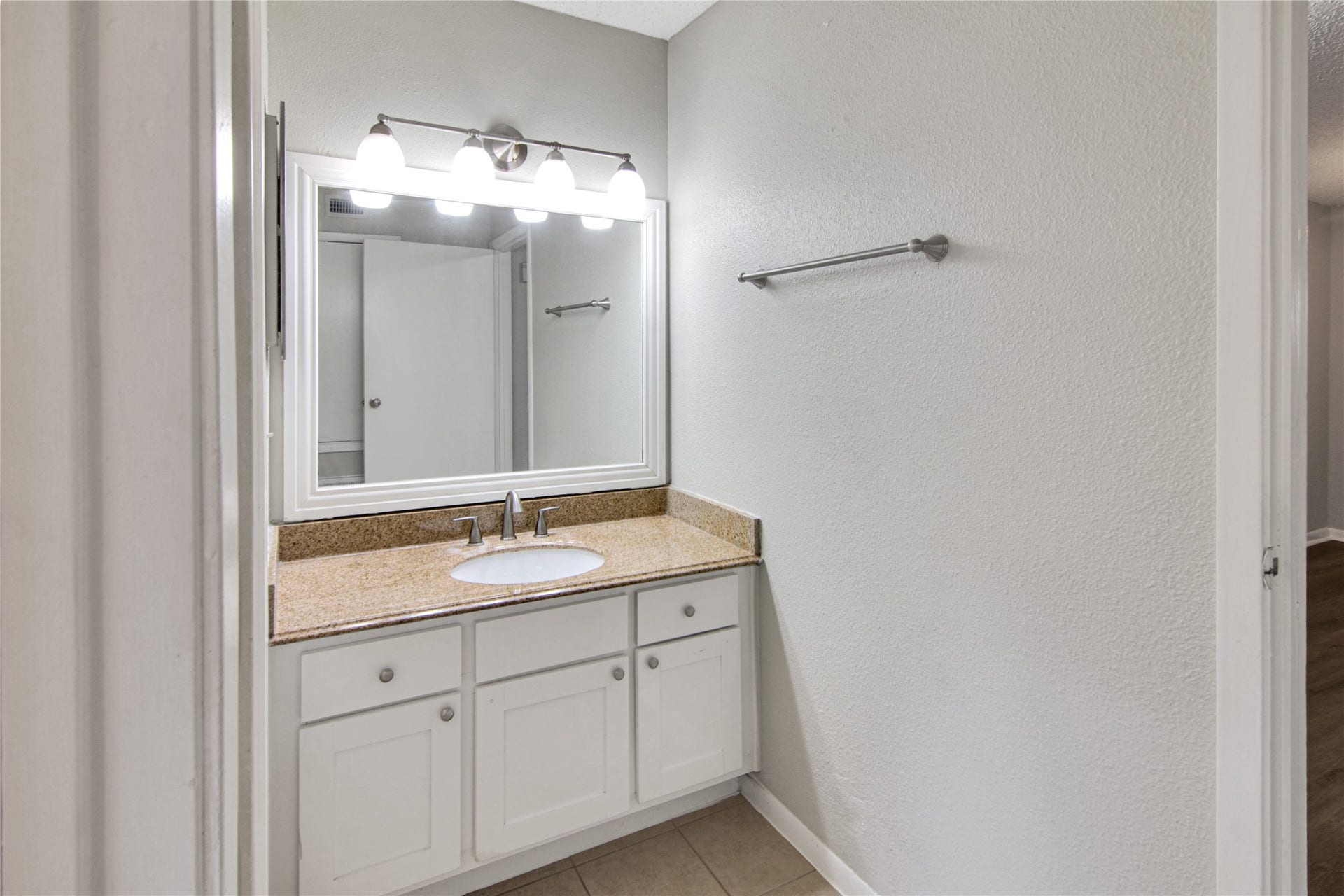 260 El Dorado Boulevard, #1105, Houston, TX 77598 Bathroom