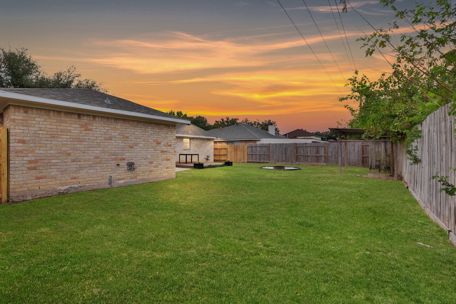 1506 Wilshire Park Drive, Houston, TX 77038 Room to make it your own.
Digitally Enhanced Photo