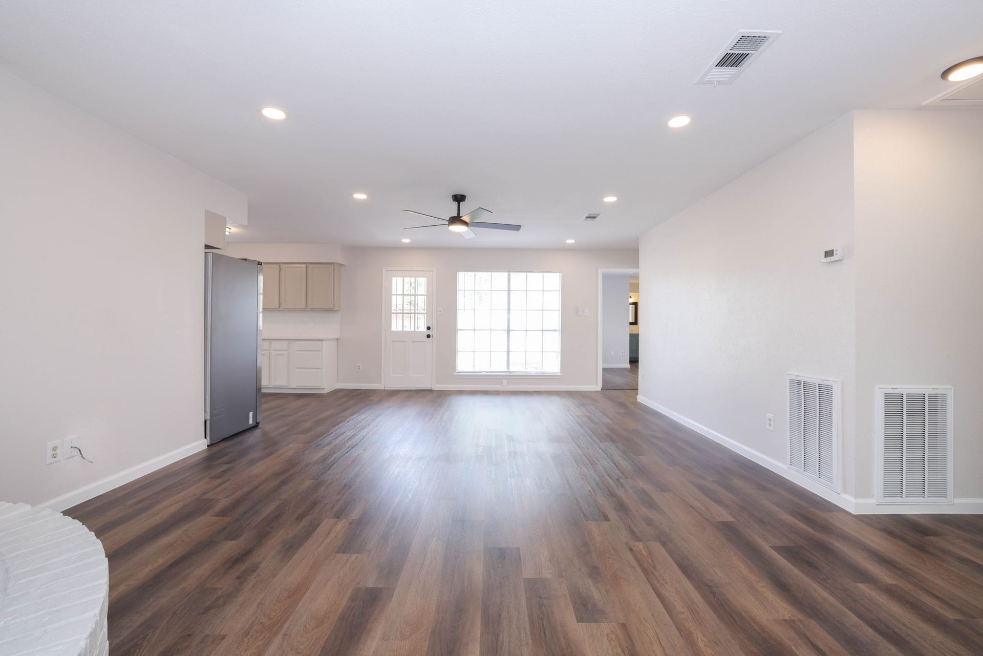 1506 Wilshire Park Drive, Houston, TX 77038 Wow. Beautifully remodeled entry and living room space.