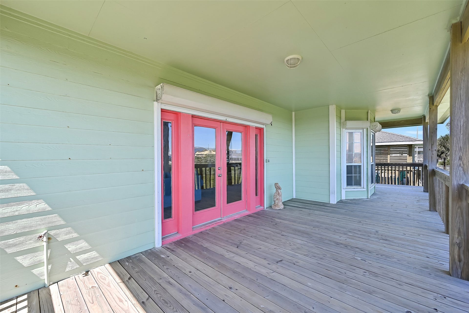 22329 Vista Del Mar, Galveston, TX 77554 Another view of the south-facing deck.