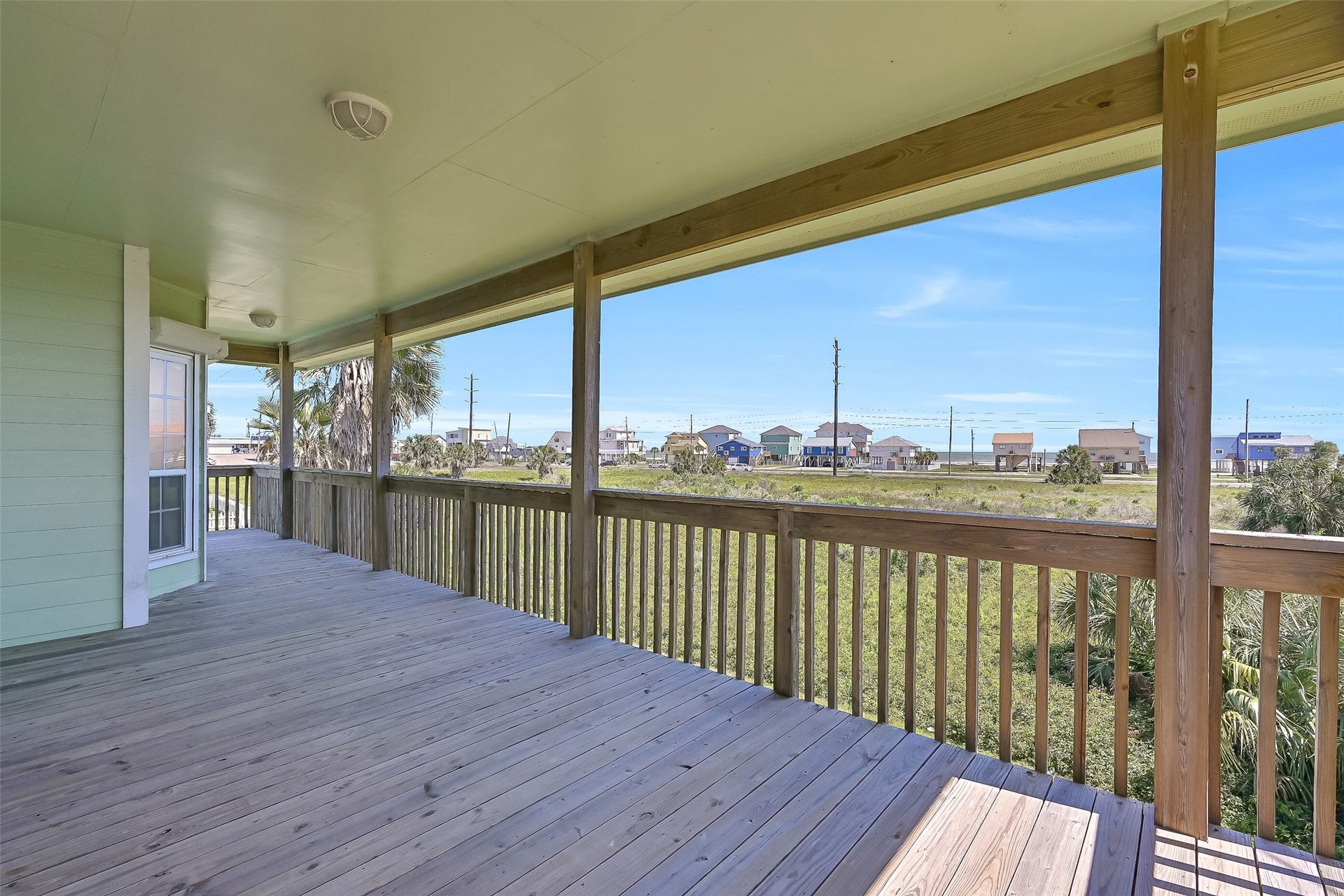 22329 Vista Del Mar, Galveston, TX 77554 Upstairs the spacious covered deck offers beach and sunrise views and the perfect place to unwind.