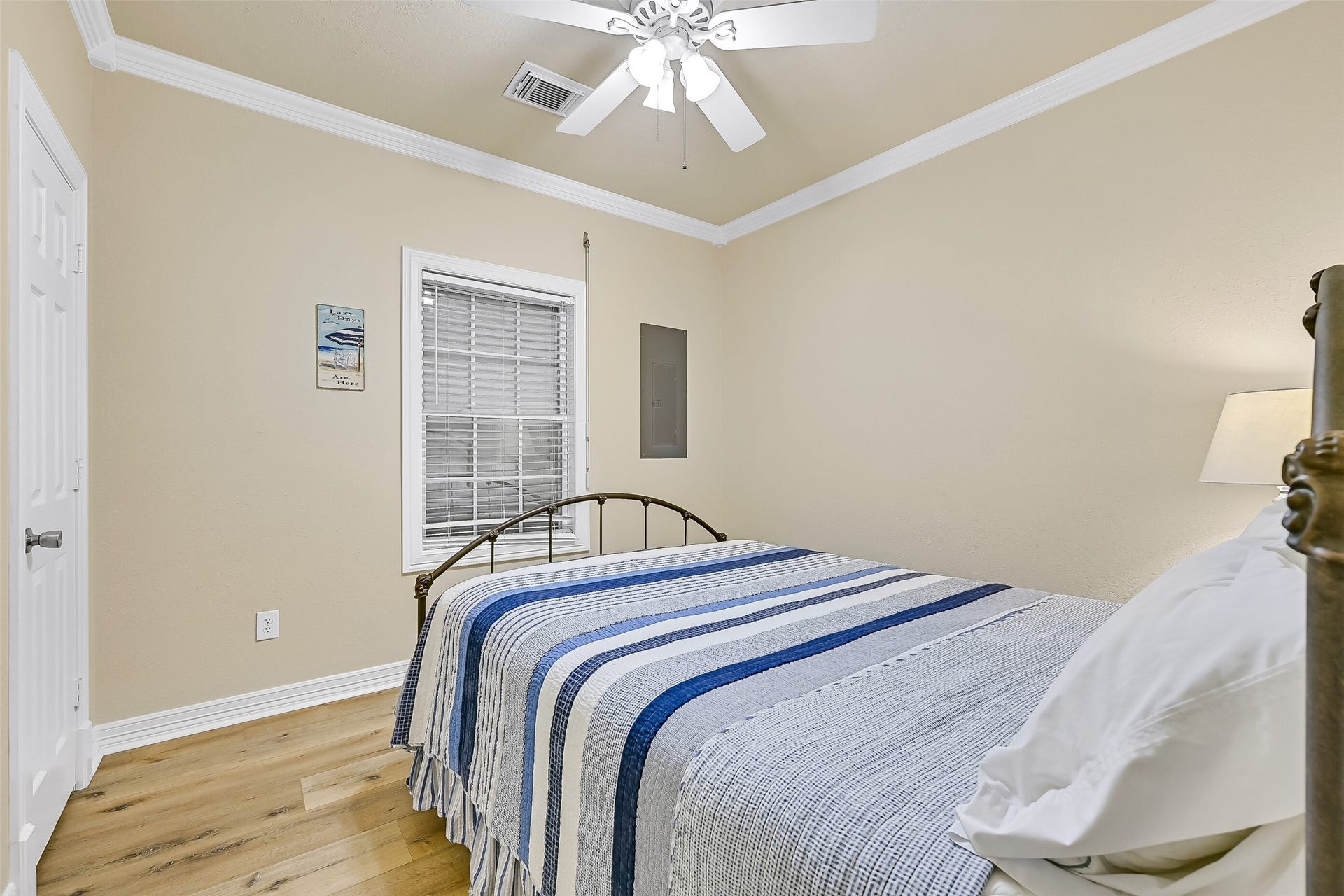 22329 Vista Del Mar, Galveston, TX 77554 The bedroom offers a walk-in closet.