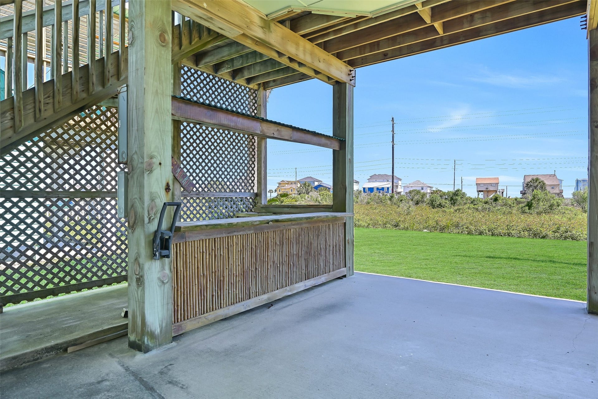 22329 Vista Del Mar, Galveston, TX 77554 The ground floor bar area!
