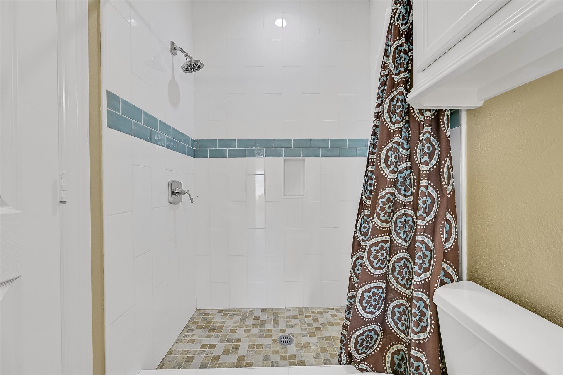 22329 Vista Del Mar, Galveston, TX 77554 A view of the shower in the guest bathroom.
