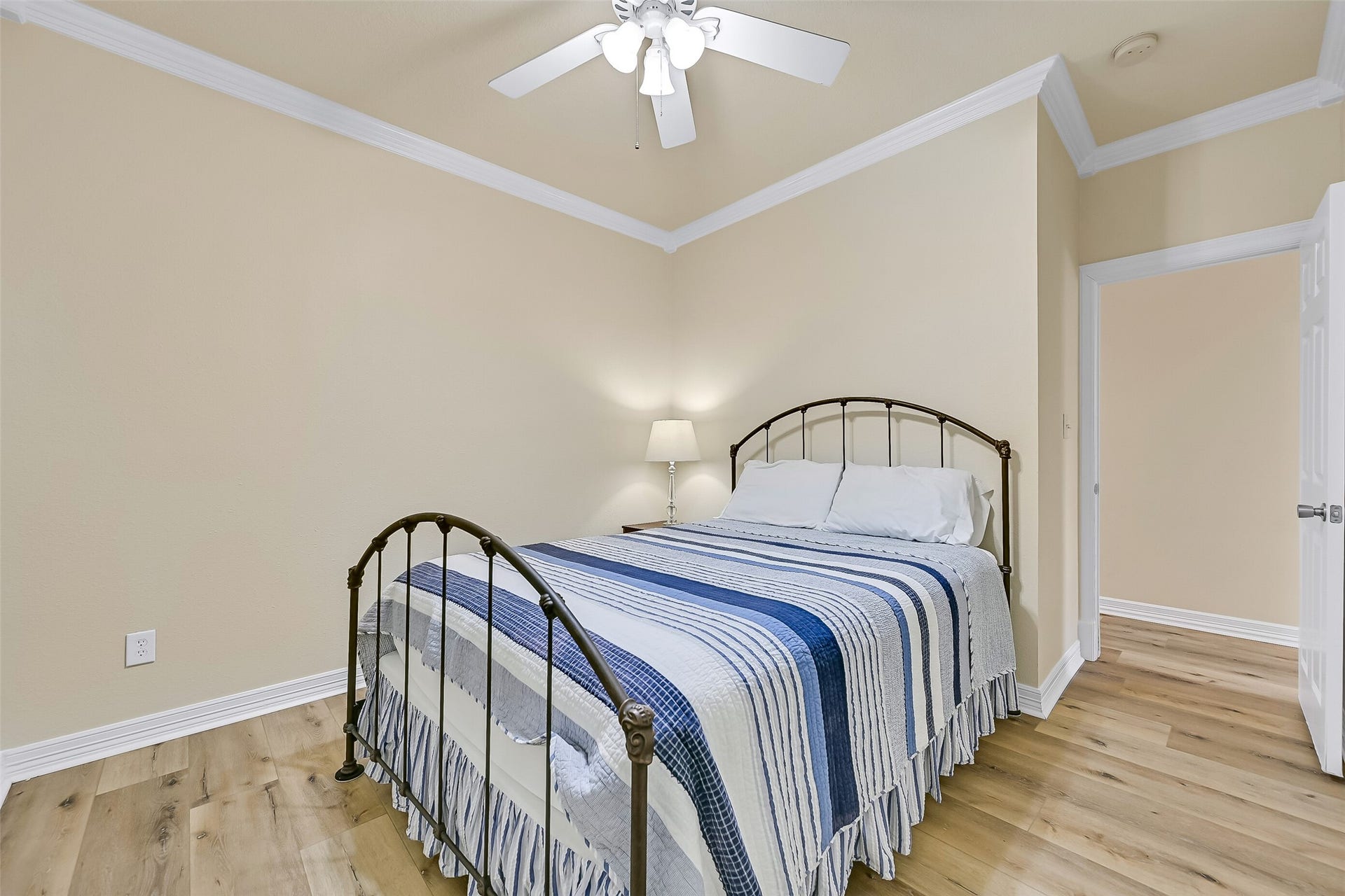 22329 Vista Del Mar, Galveston, TX 77554 The first of two spacious guest bedrooms you will come across.