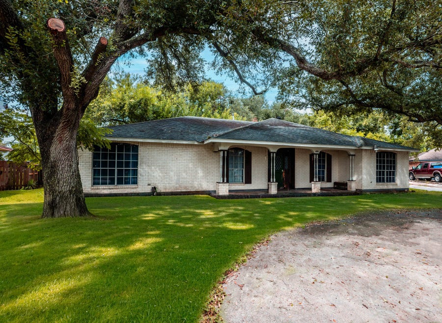 Property photo for 1856 Acacia Circle, Freeport, TX