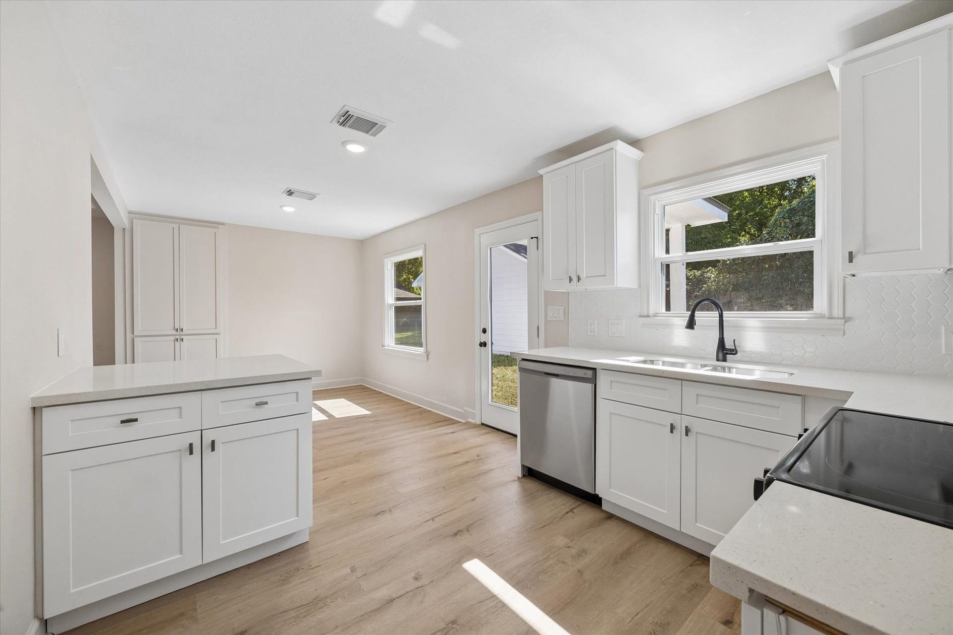 1202 Eubanks Street, Houston, TX 77022
