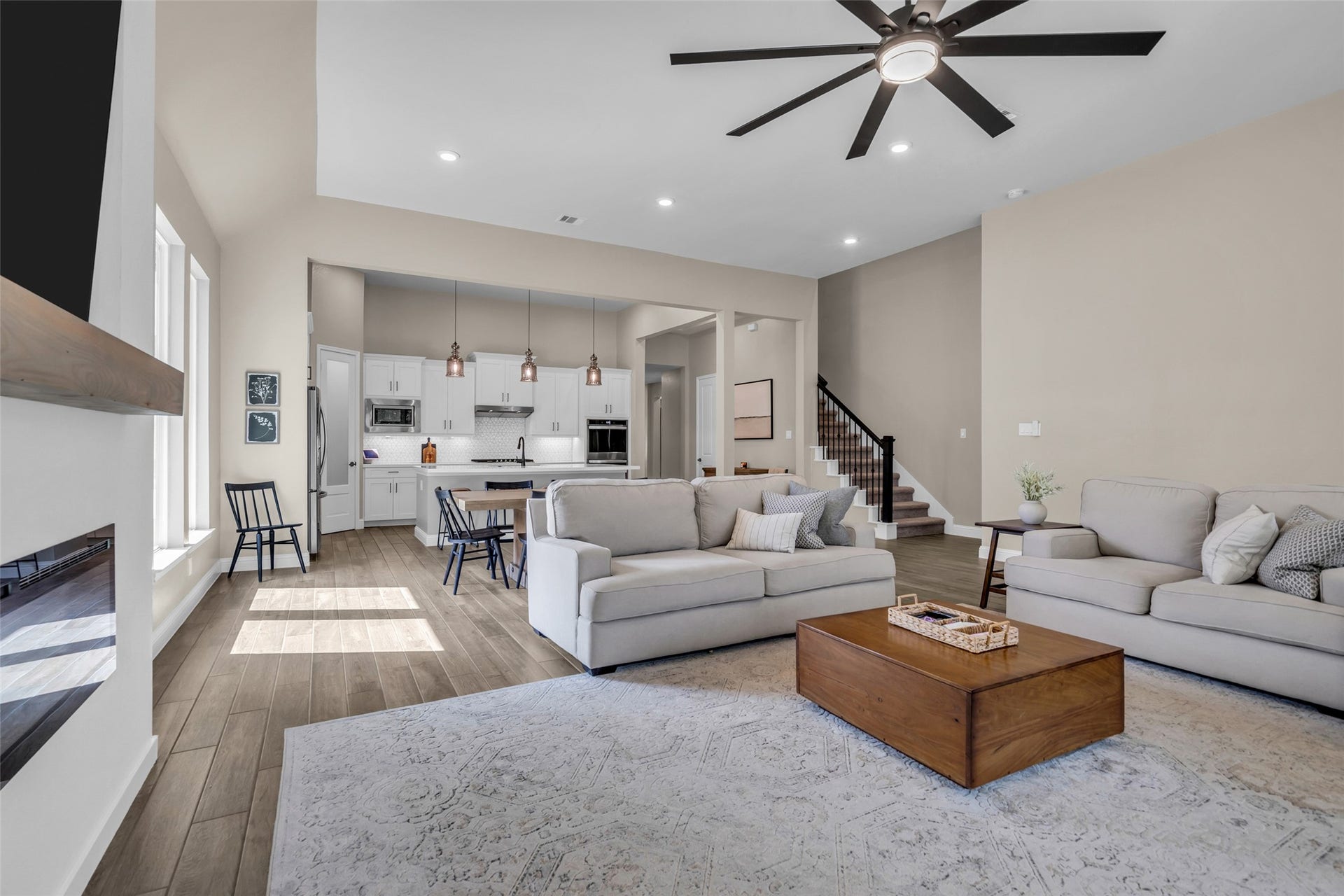 734 Satterwhite Farms Lane, Magnolia, TX 77354 Family/Living area