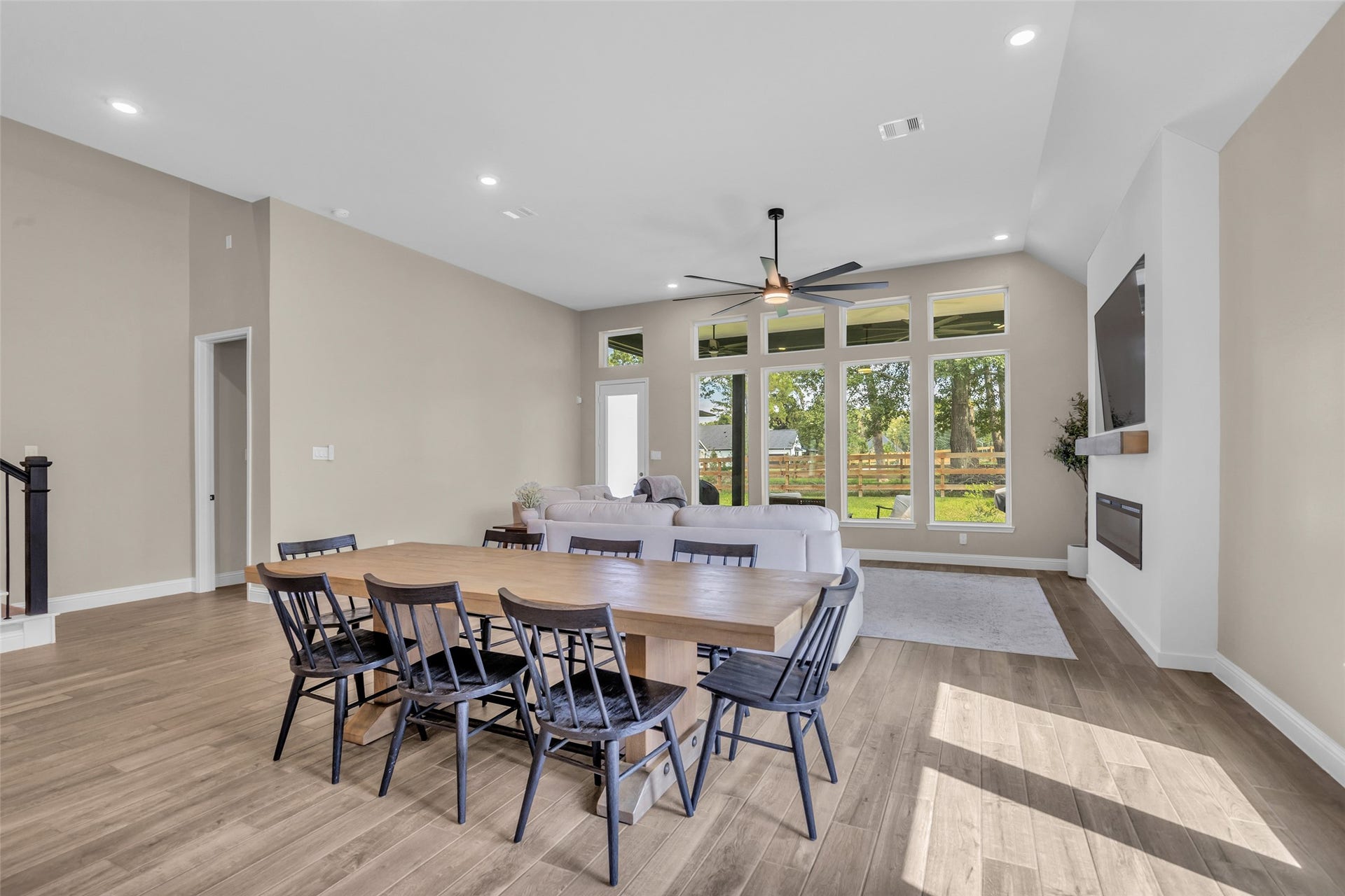 734 Satterwhite Farms Lane, Magnolia, TX 77354 Dining