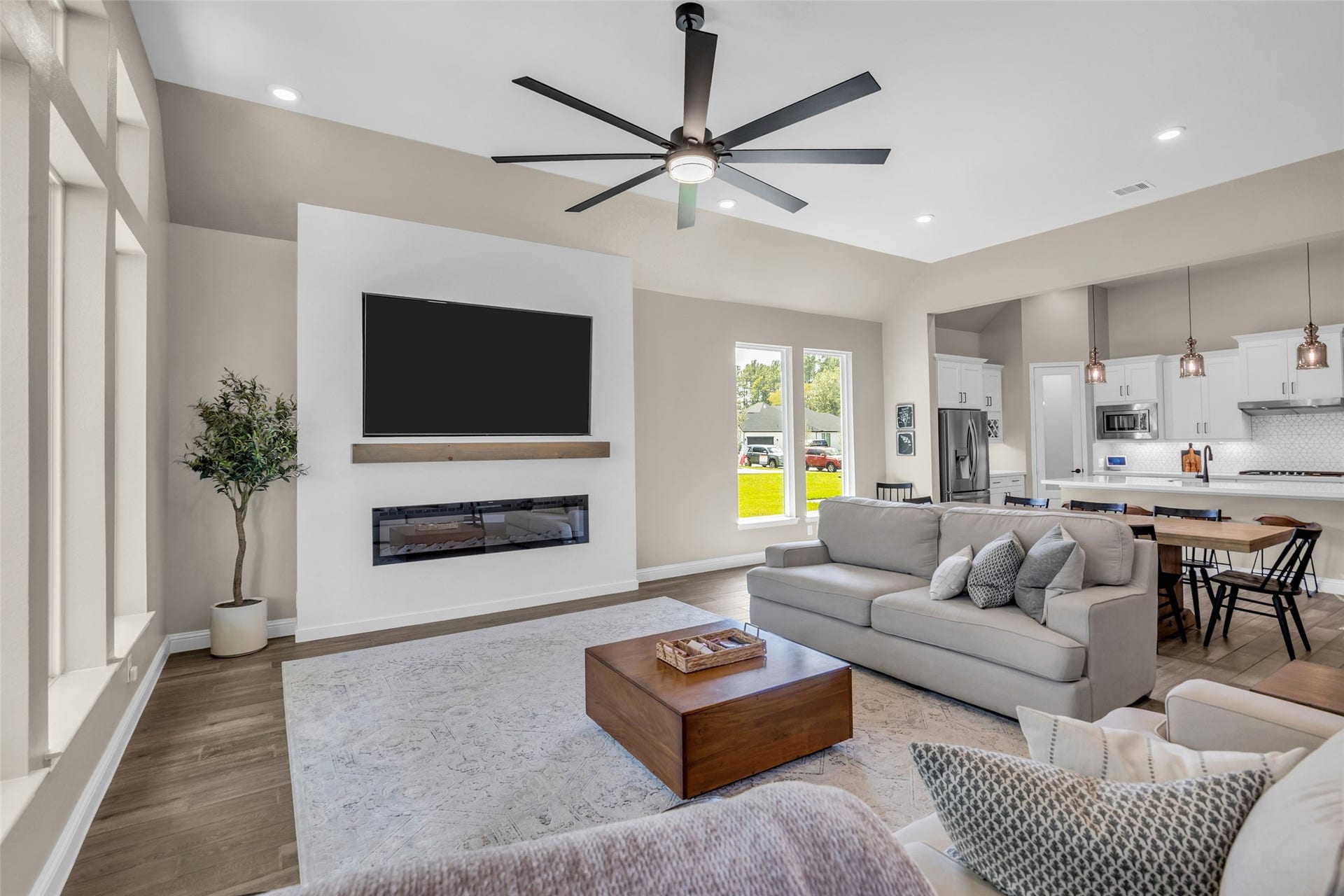 734 Satterwhite Farms Lane, Magnolia, TX 77354 Family/Living area
