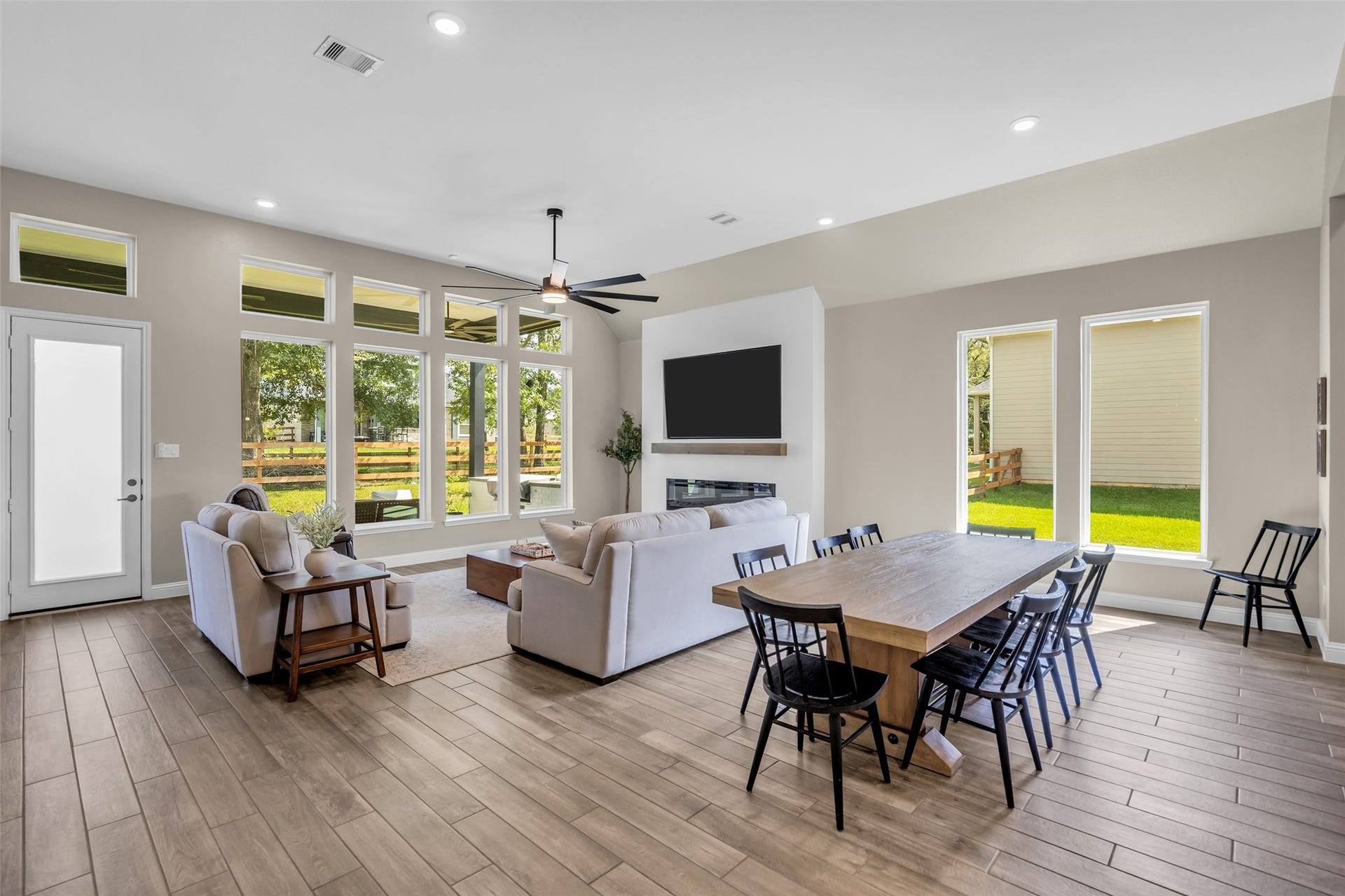 734 Satterwhite Farms Lane, Magnolia, TX 77354 Living/Family area