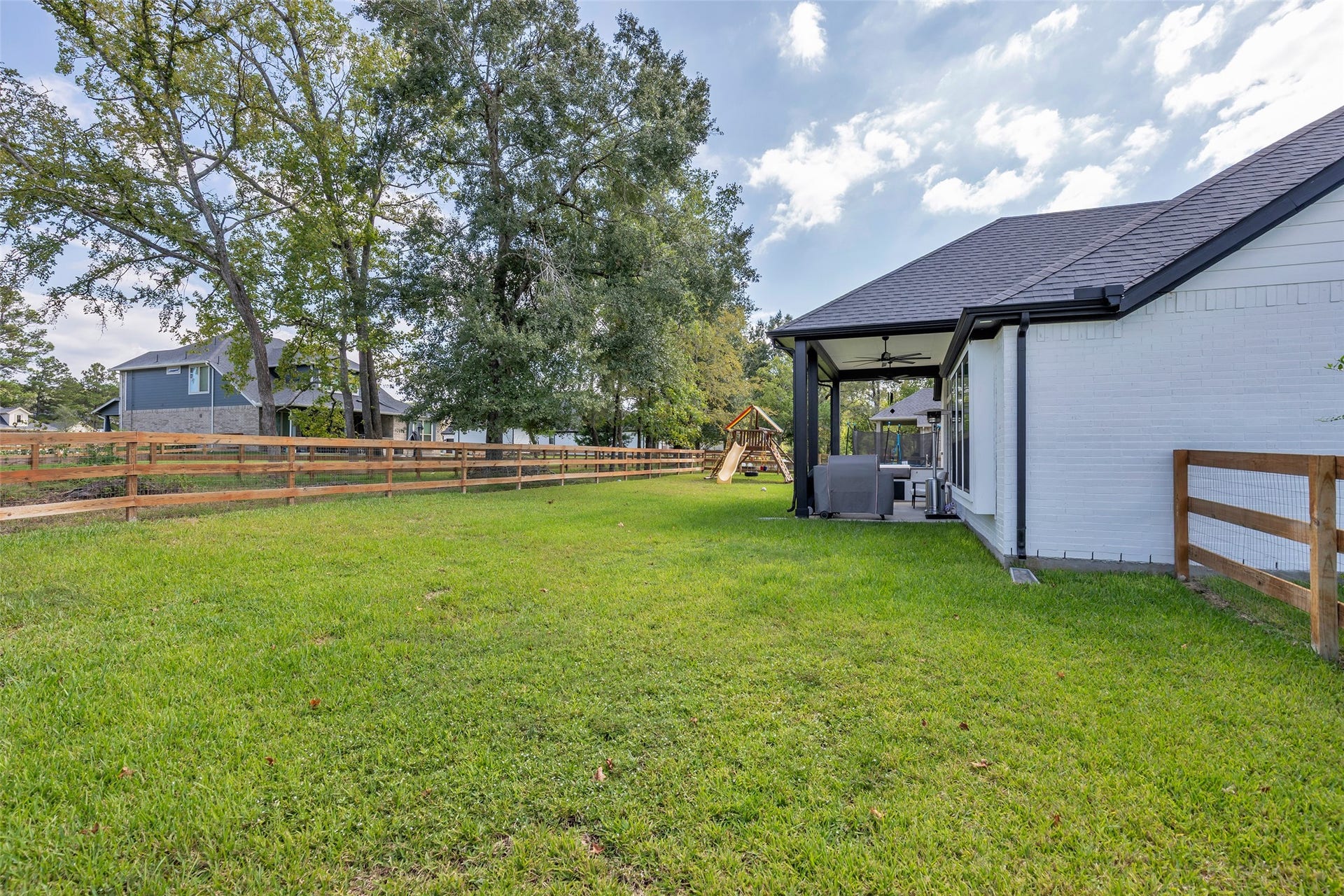 734 Satterwhite Farms Lane, Magnolia, TX 77354 Back yard