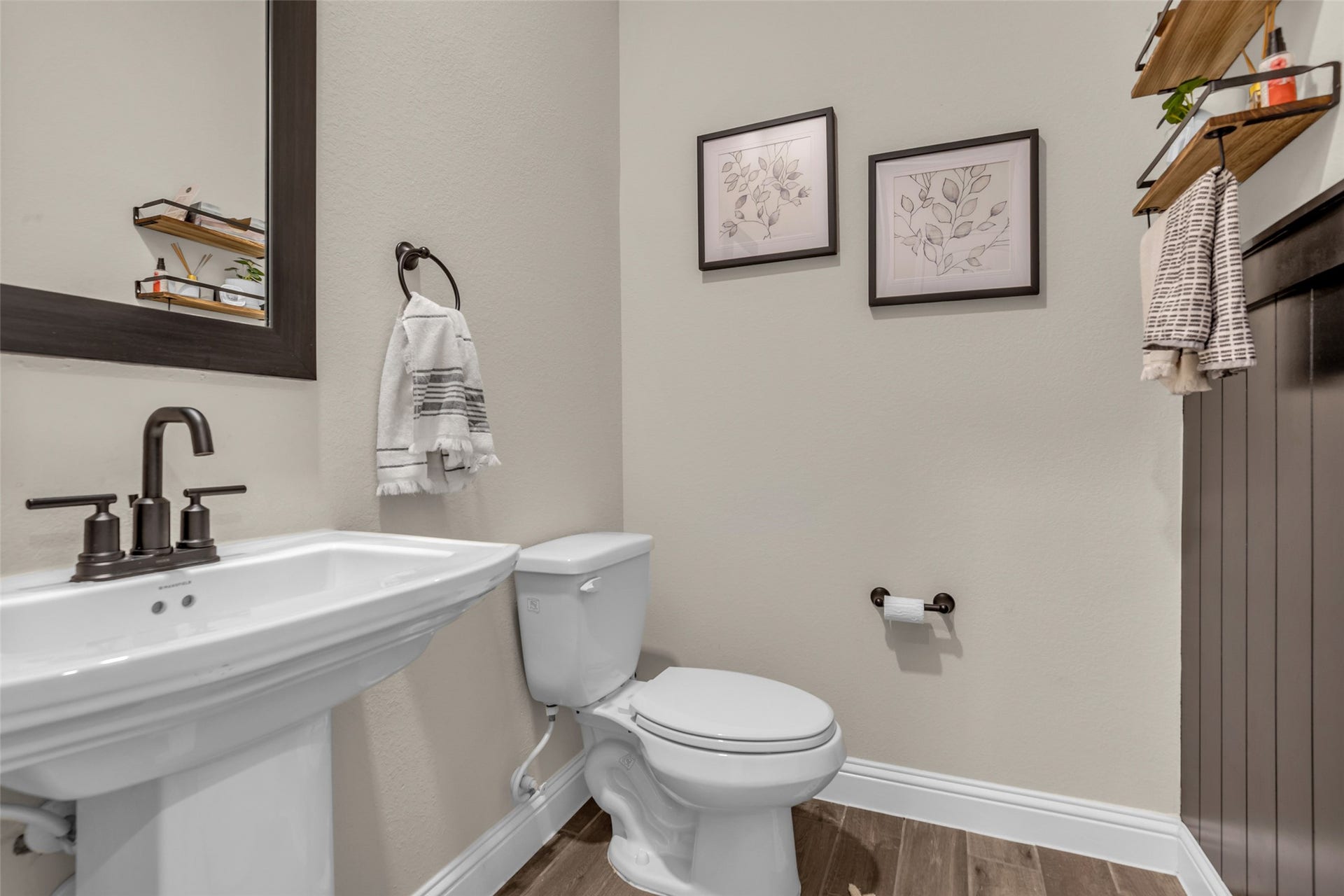 734 Satterwhite Farms Lane, Magnolia, TX 77354 Powder room