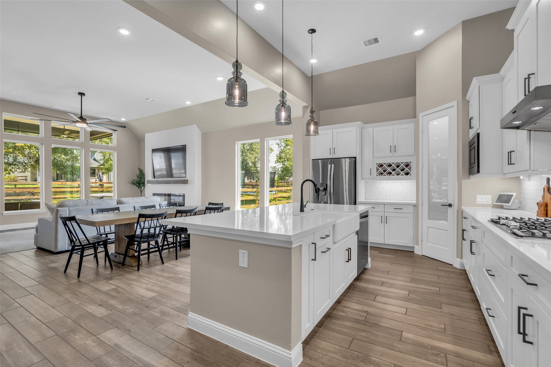 734 Satterwhite Farms Lane, Magnolia, TX 77354 Kitchen looking into living
