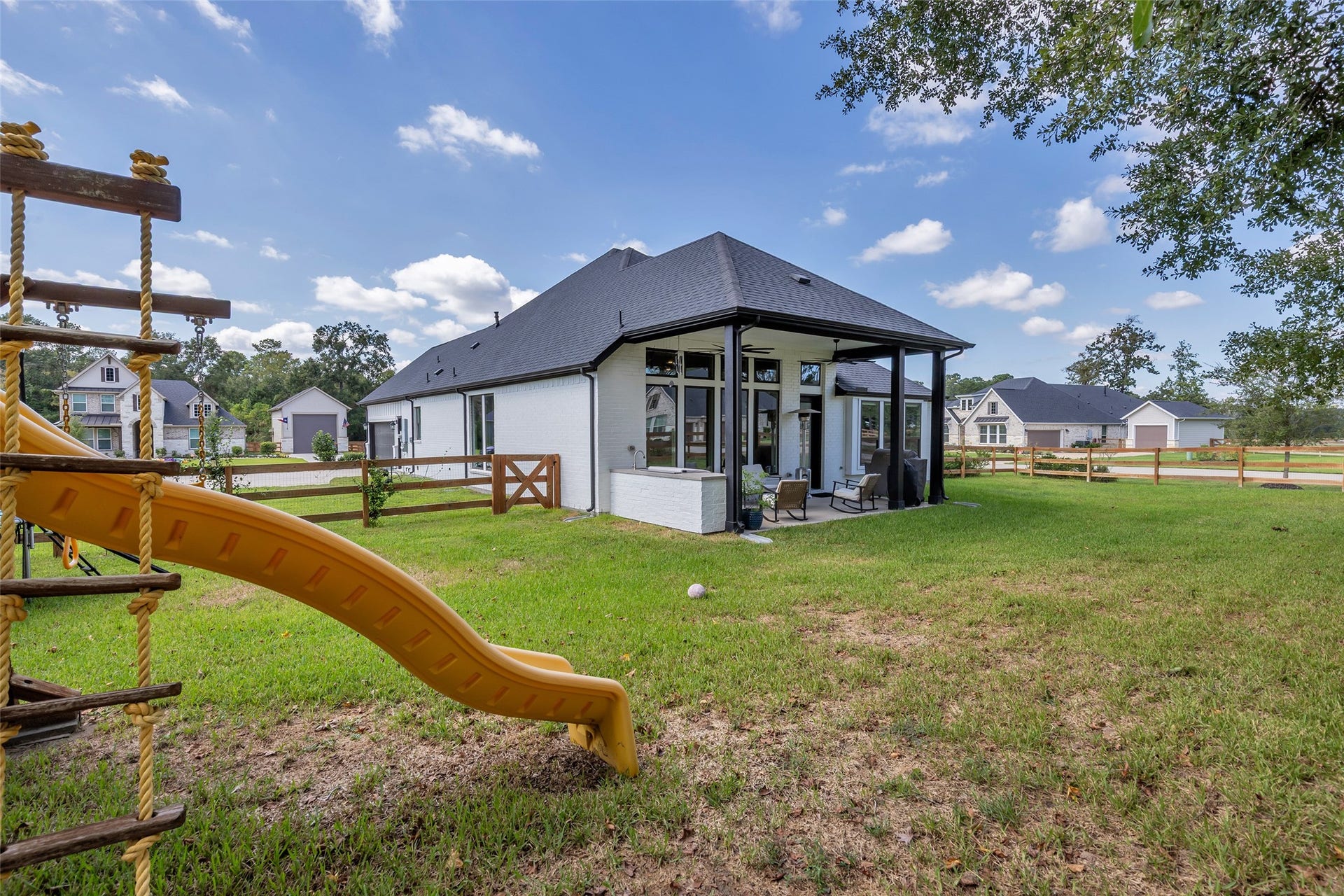 734 Satterwhite Farms Lane, Magnolia, TX 77354 Back yard