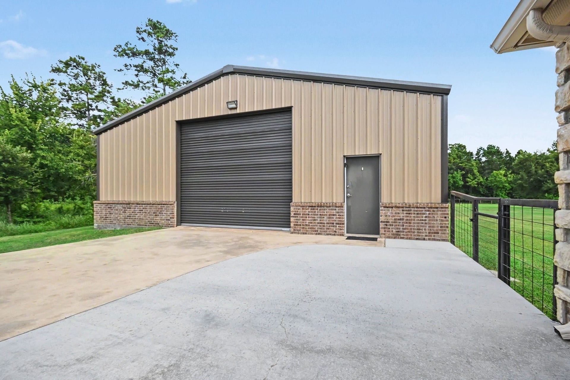 7211 Bayou Timbers Drive, Alvin, TX 77511 7211 Bayou Timbers Drive, Alvin, TX 77511