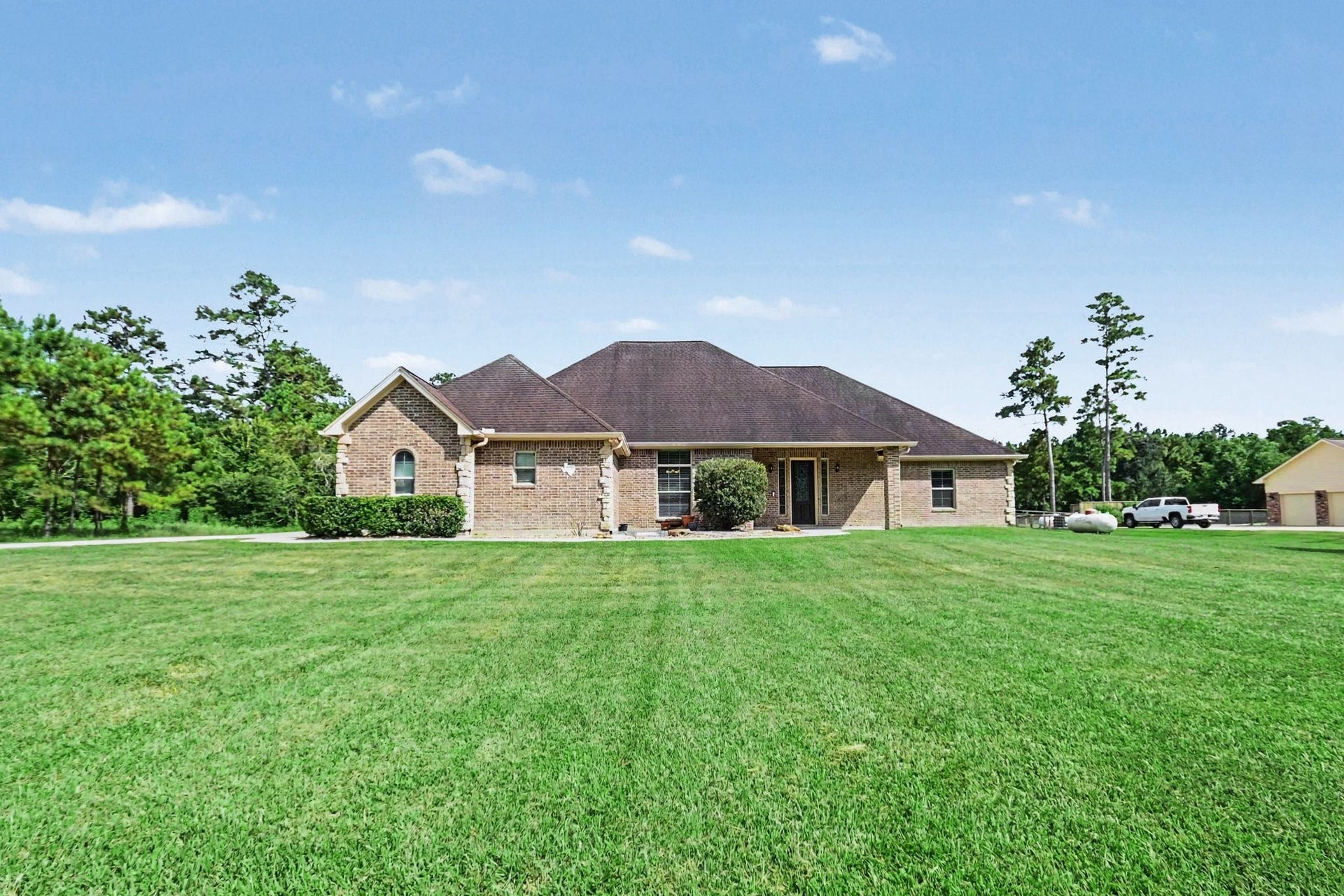 7211 Bayou Timbers Drive, Alvin, TX 77511 7211 Bayou Timbers Drive, Alvin, TX 77511
