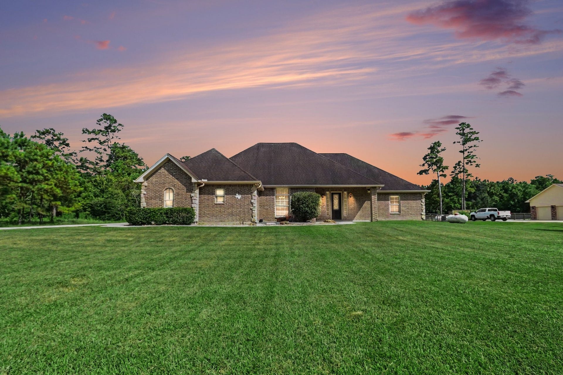 7211 Bayou Timbers Drive, Alvin, TX 77511 7211 Bayou Timbers Drive, Alvin, TX 77511