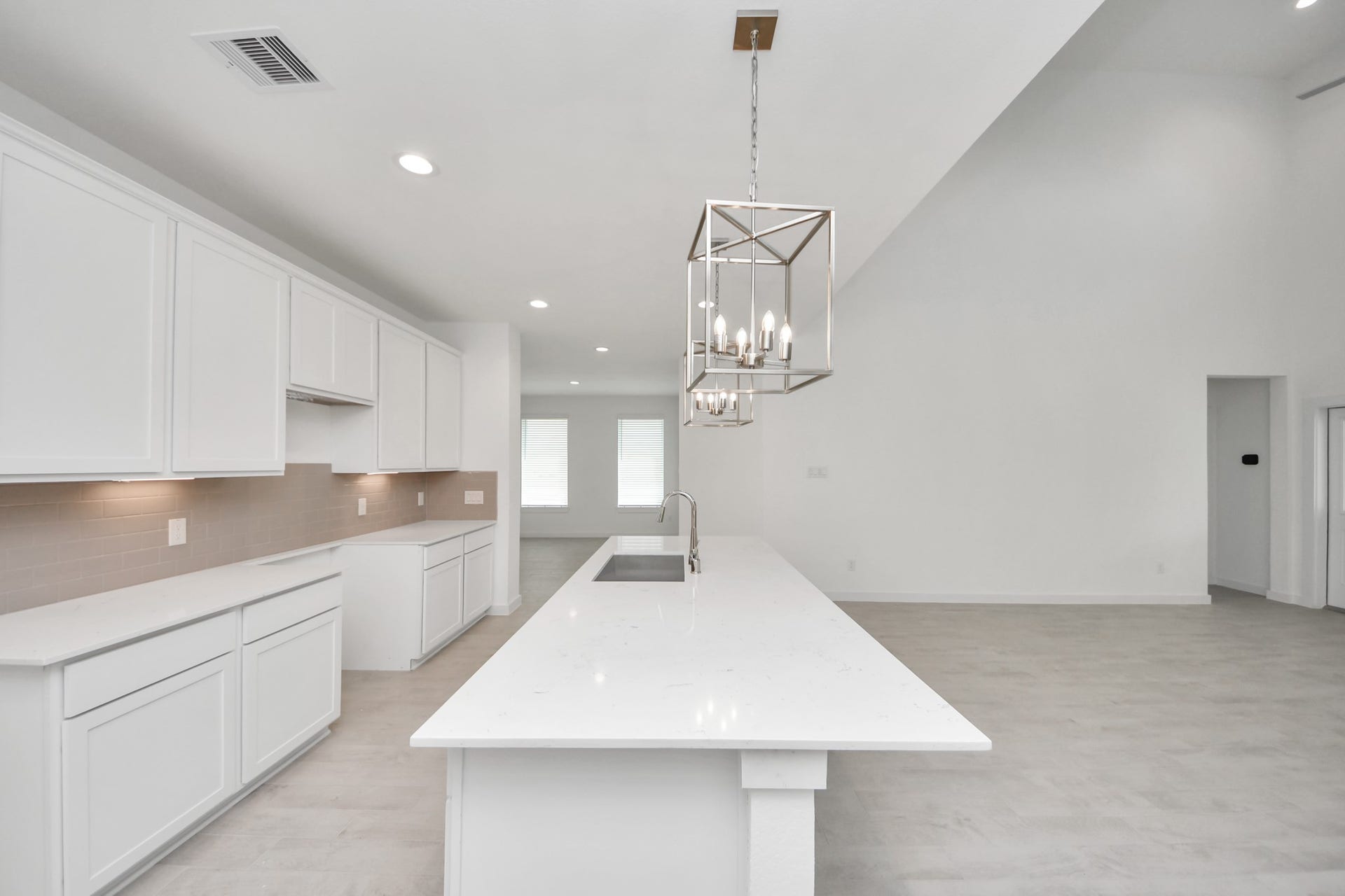 24511 Broad Park Ct, Spring, TX 77373 This kitchen is truly a chef's dream! This haven Boasts high ceilings, recessed & pendant lighting, stained wood cabinets, granite countertops, stainless steel appliances, a modern tile backsplash. All of this overlooks your expansive family room, creating a perfect space for culinary delights and family gatherings. Sample photo of completed home with similar floor plan. Actual colors and selections may vary.