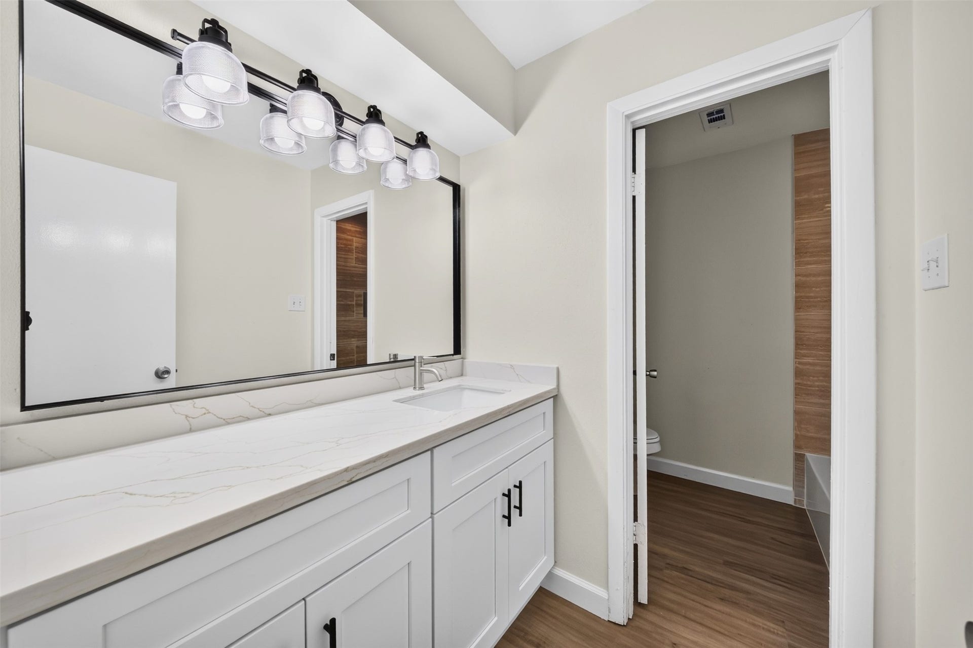 1826 Hilton Head Drive, Missouri City, TX 77459 Primary bathroom with spacious vanity area, offering plenty of room for storage.