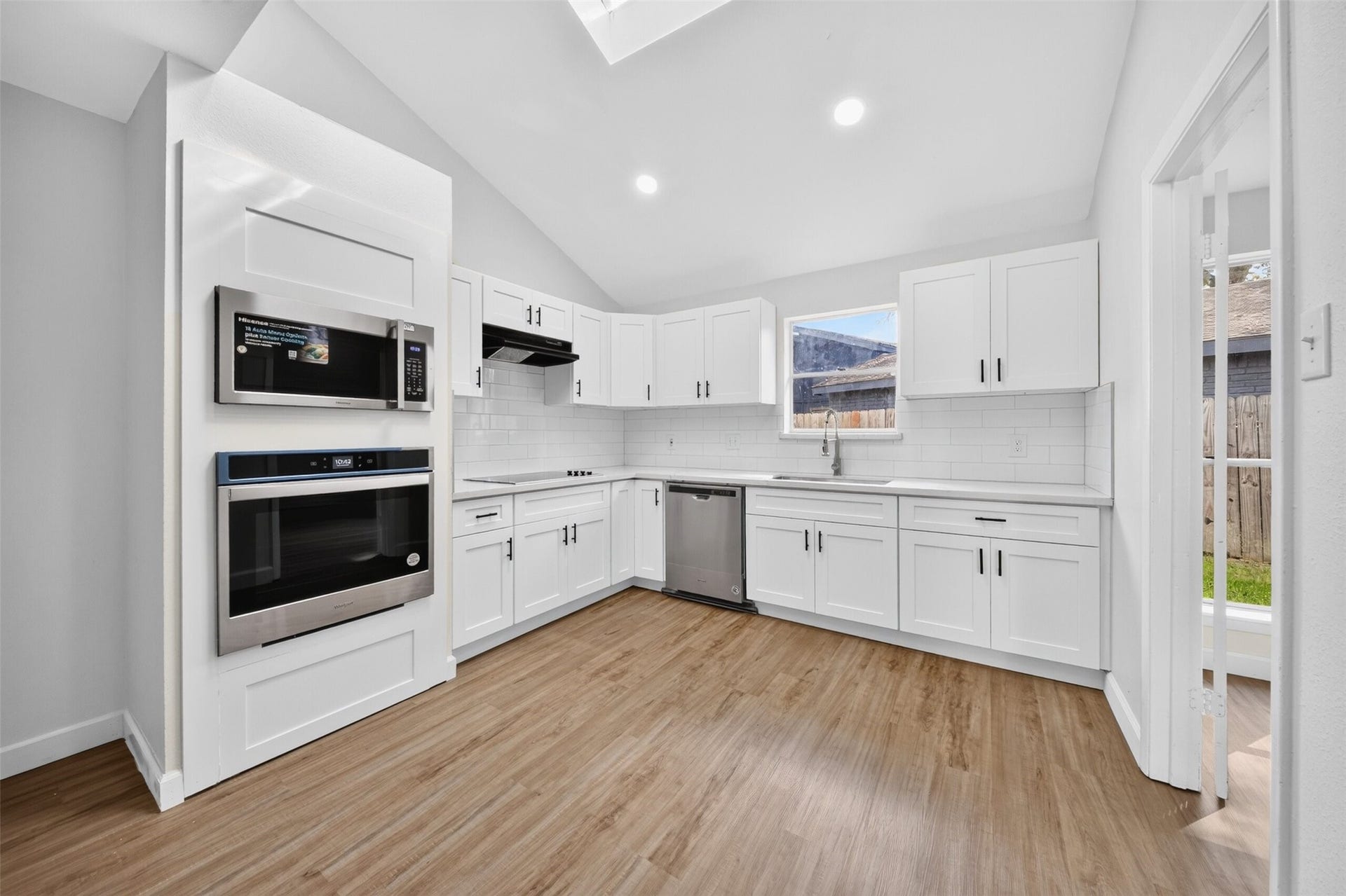 1826 Hilton Head Drive, Missouri City, TX 77459 Upgraded kitchen featuring modern finishes and new appliances, offering a fresh and functional space for everyday cooking and entertaining.