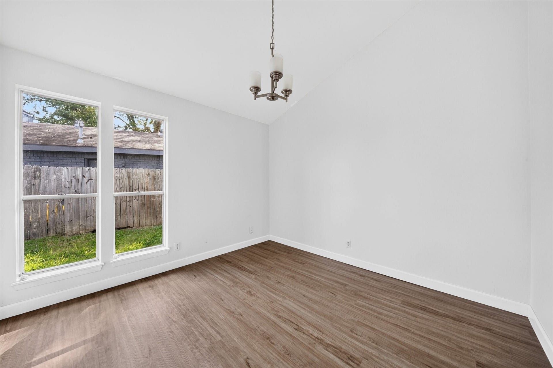 1826 Hilton Head Drive, Missouri City, TX 77459 Bright and spacious dining room with two large windows, perfect for hosting family dinners and entertaining guests.